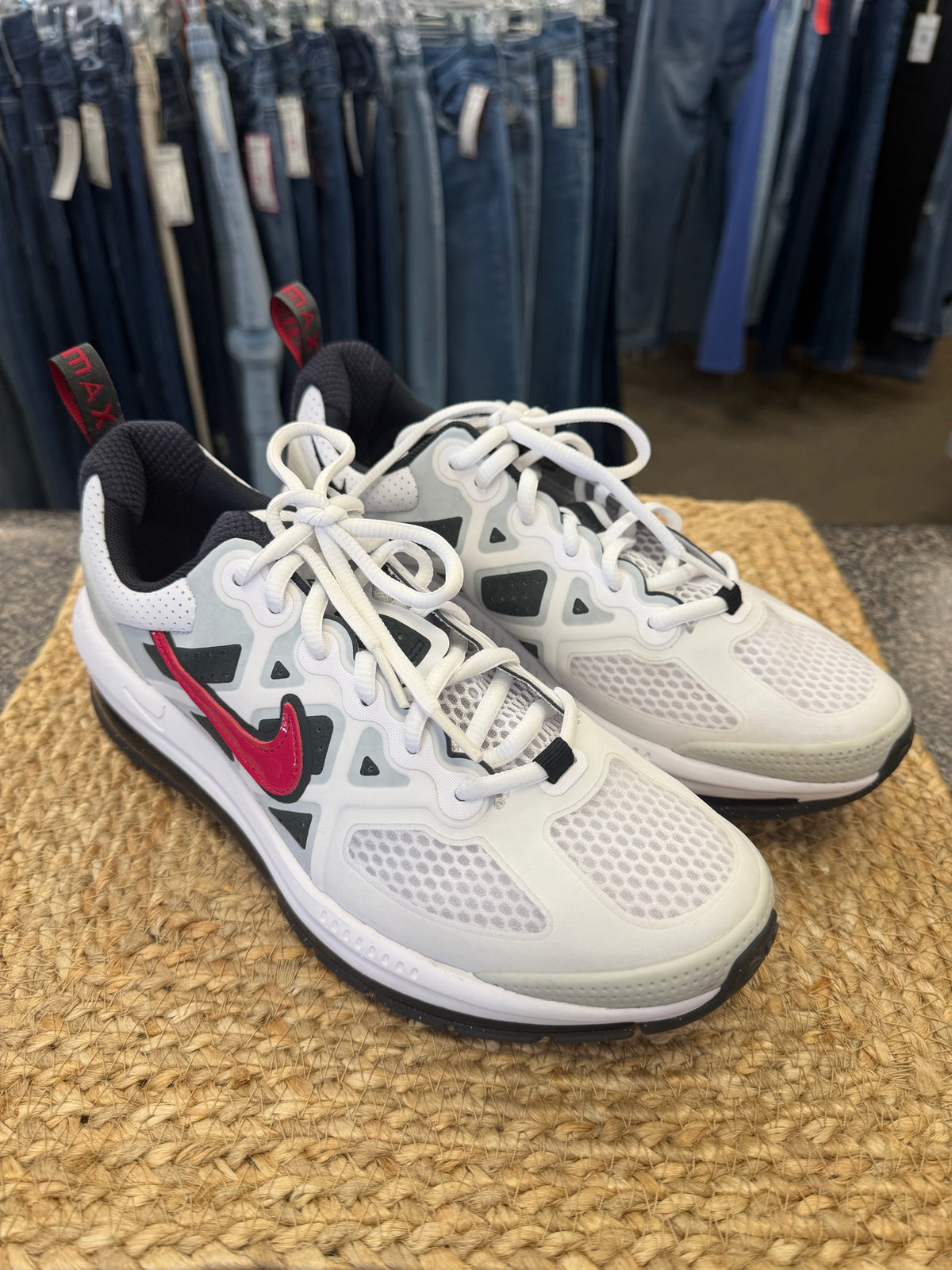 Pre-owned NIKE White Red Trim Size 7 Sneaker