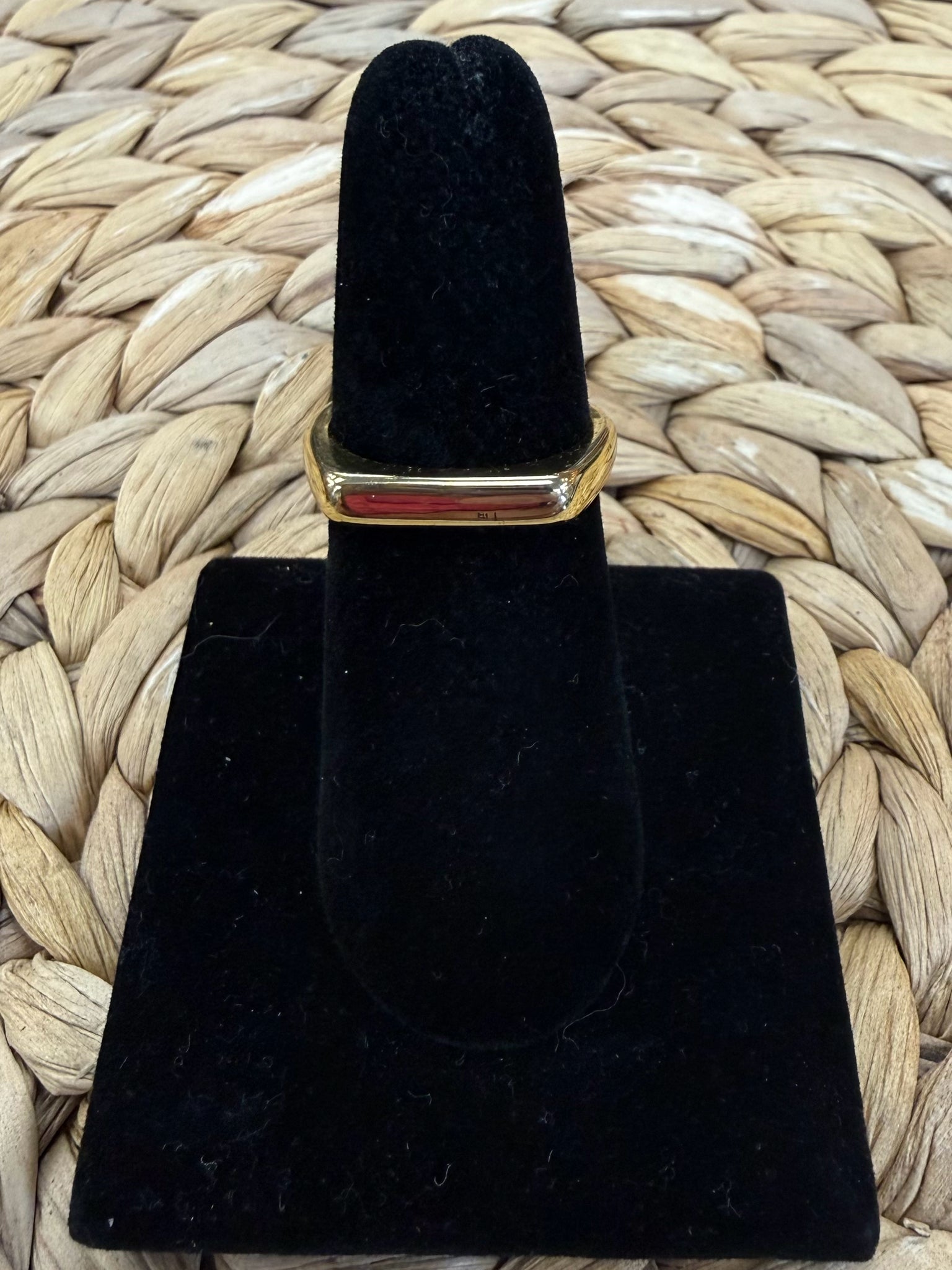 Pre-owned KENDRA SCOTT Gold Ring Size 7.5 Designer Ring