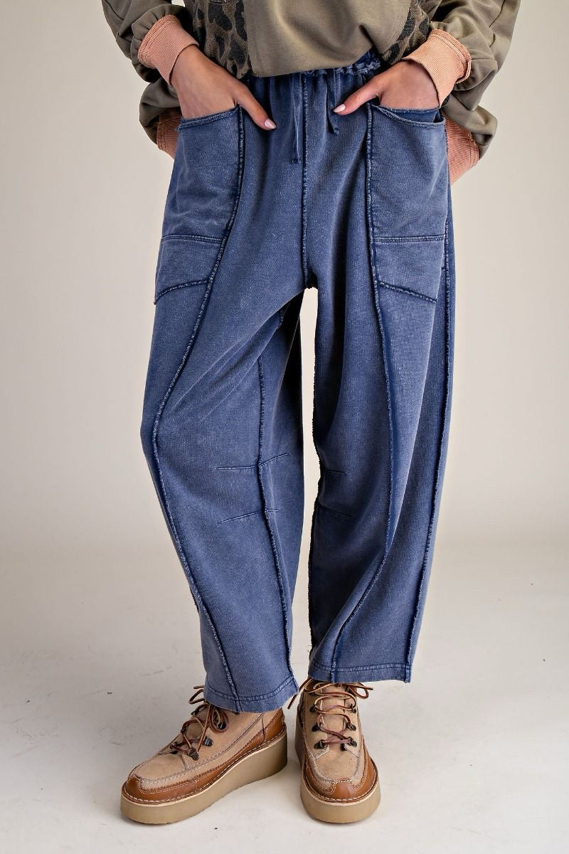 New EASEL Navy Size Small Pants
