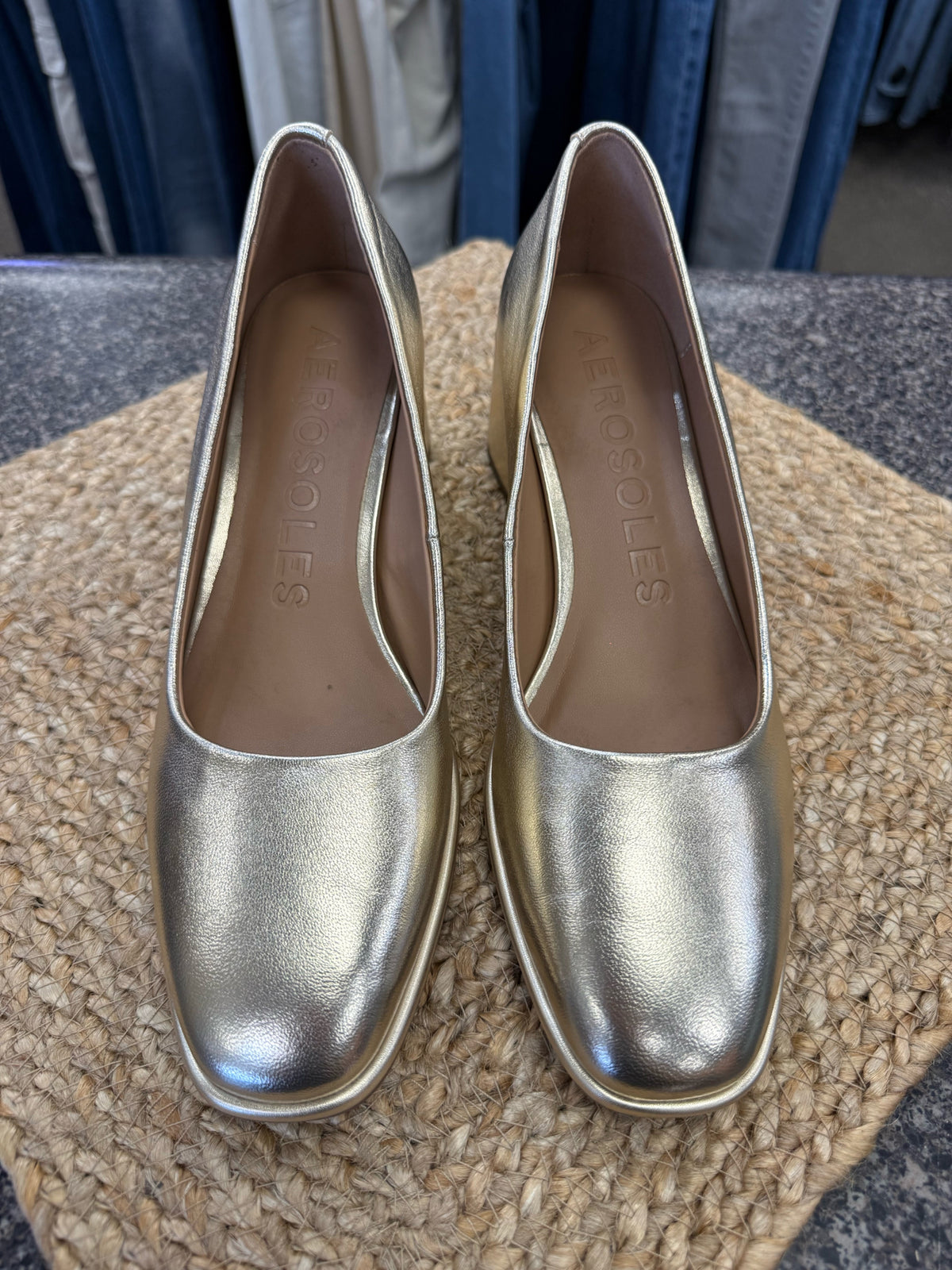 Pre-owned AEROSOLES Gold Size 9.5 Shoe