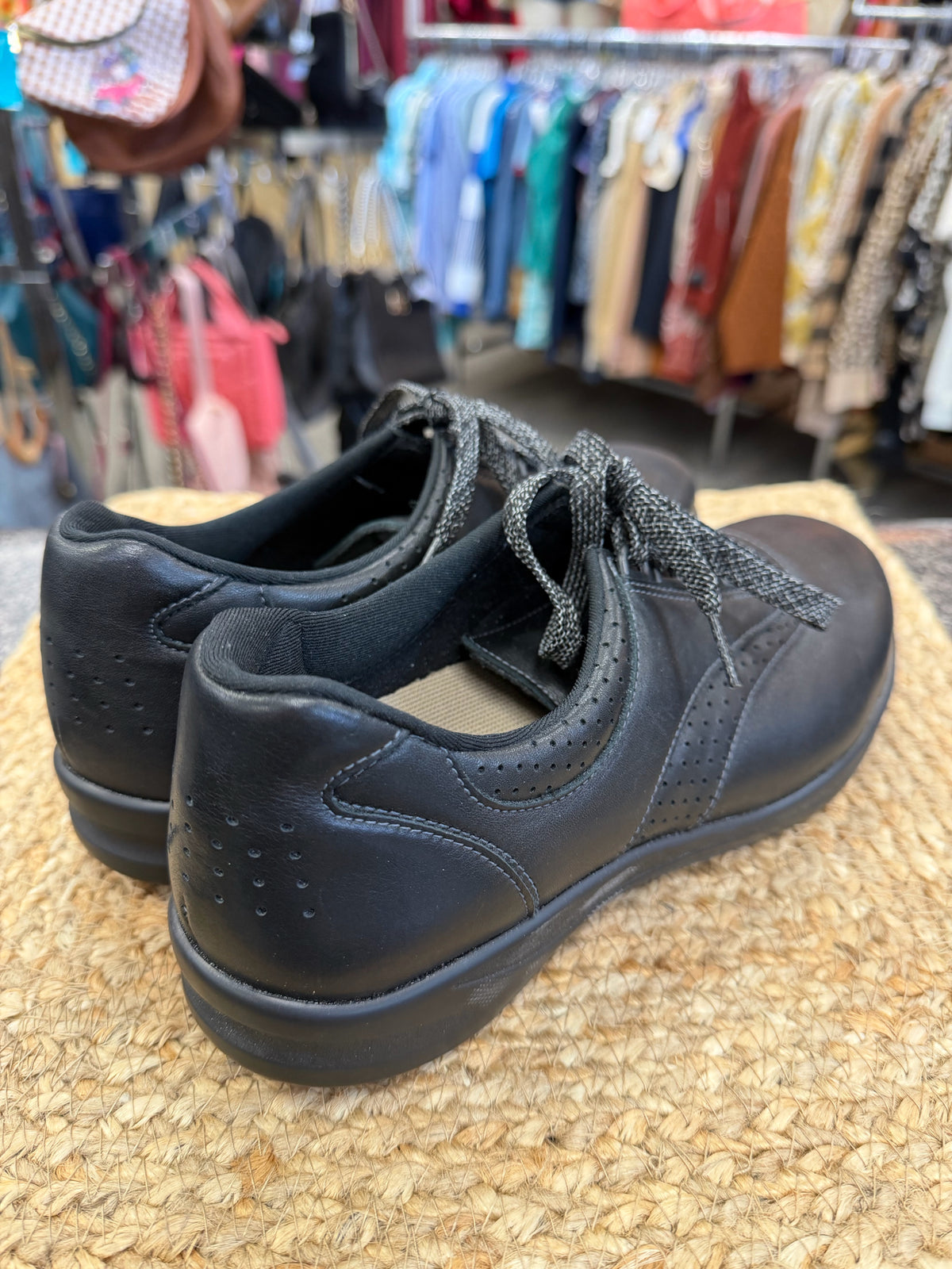 Pre-owned SAS Black Size 9 Designer Sneaker