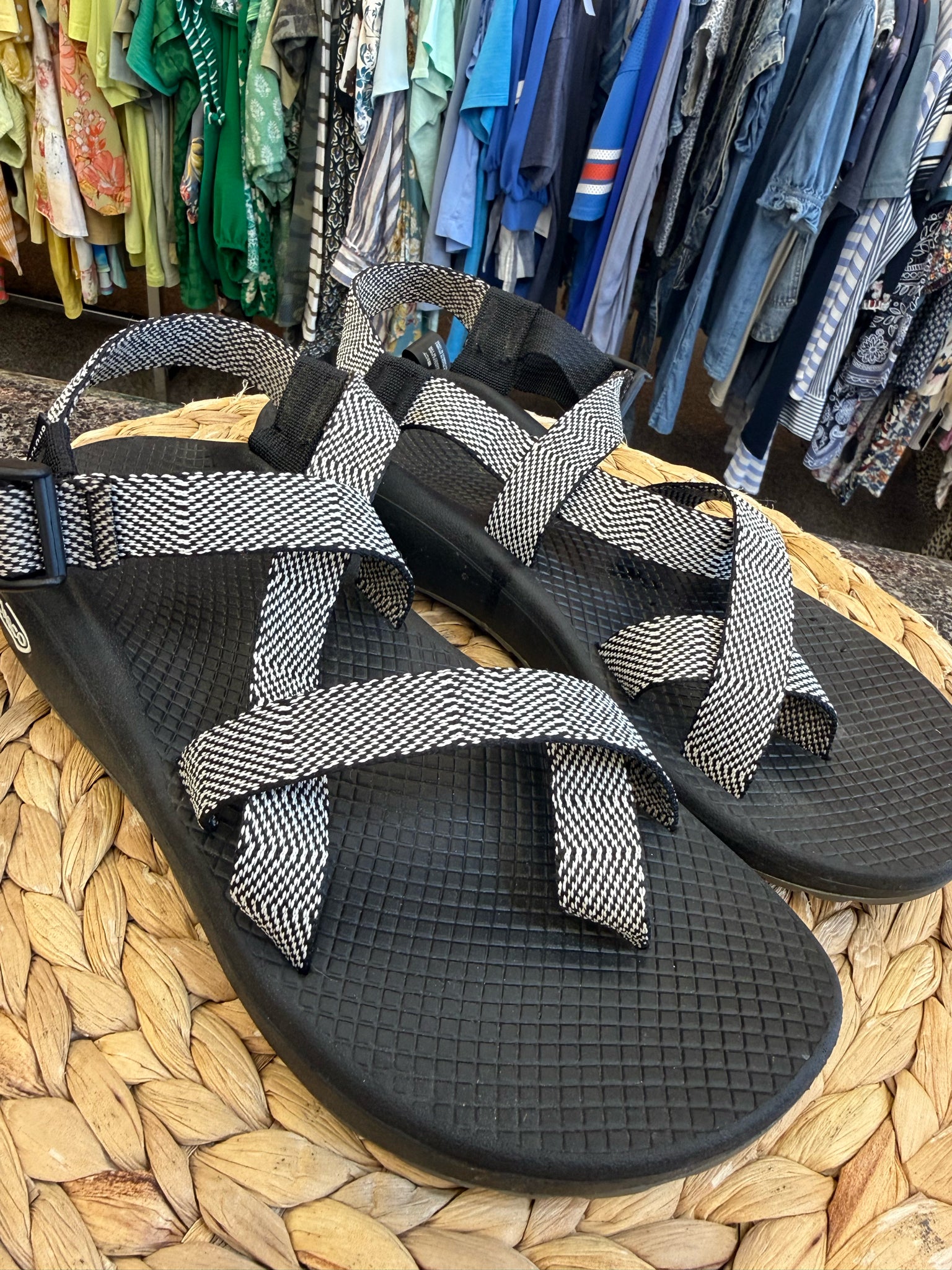 Pre-owned CHACO Black blend White Size 9 Sandal