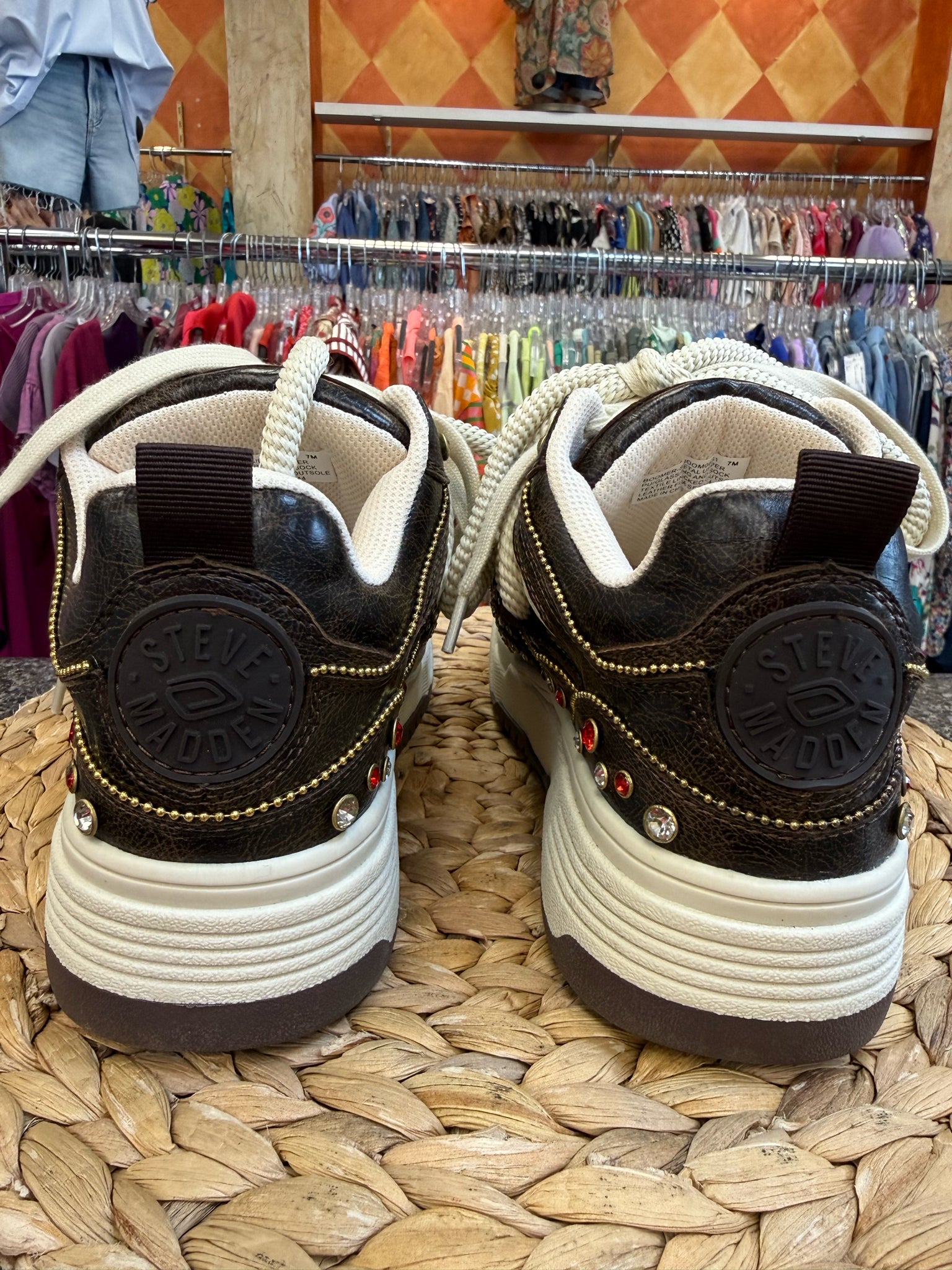 Pre-owned STEVE MADDEN Dark brown Cream Trim Size 7 Designer Sneaker