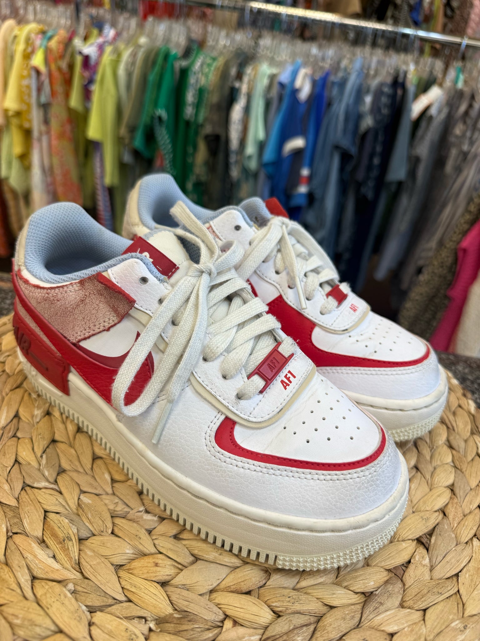 Pre-owned NIKE White Red Trim Size 6.5 Designer Sneaker