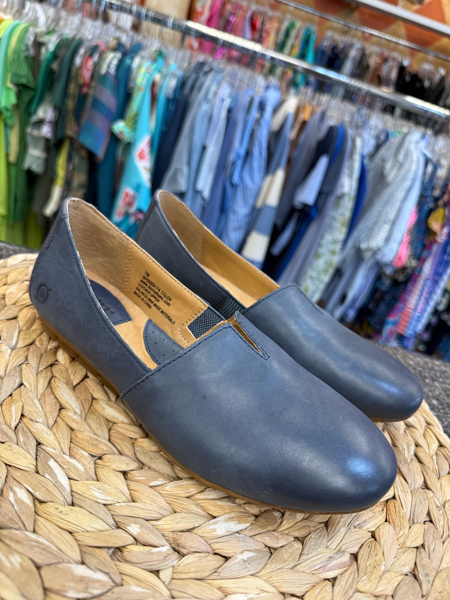 Pre-owned BORN Navy Size 7 Shoe