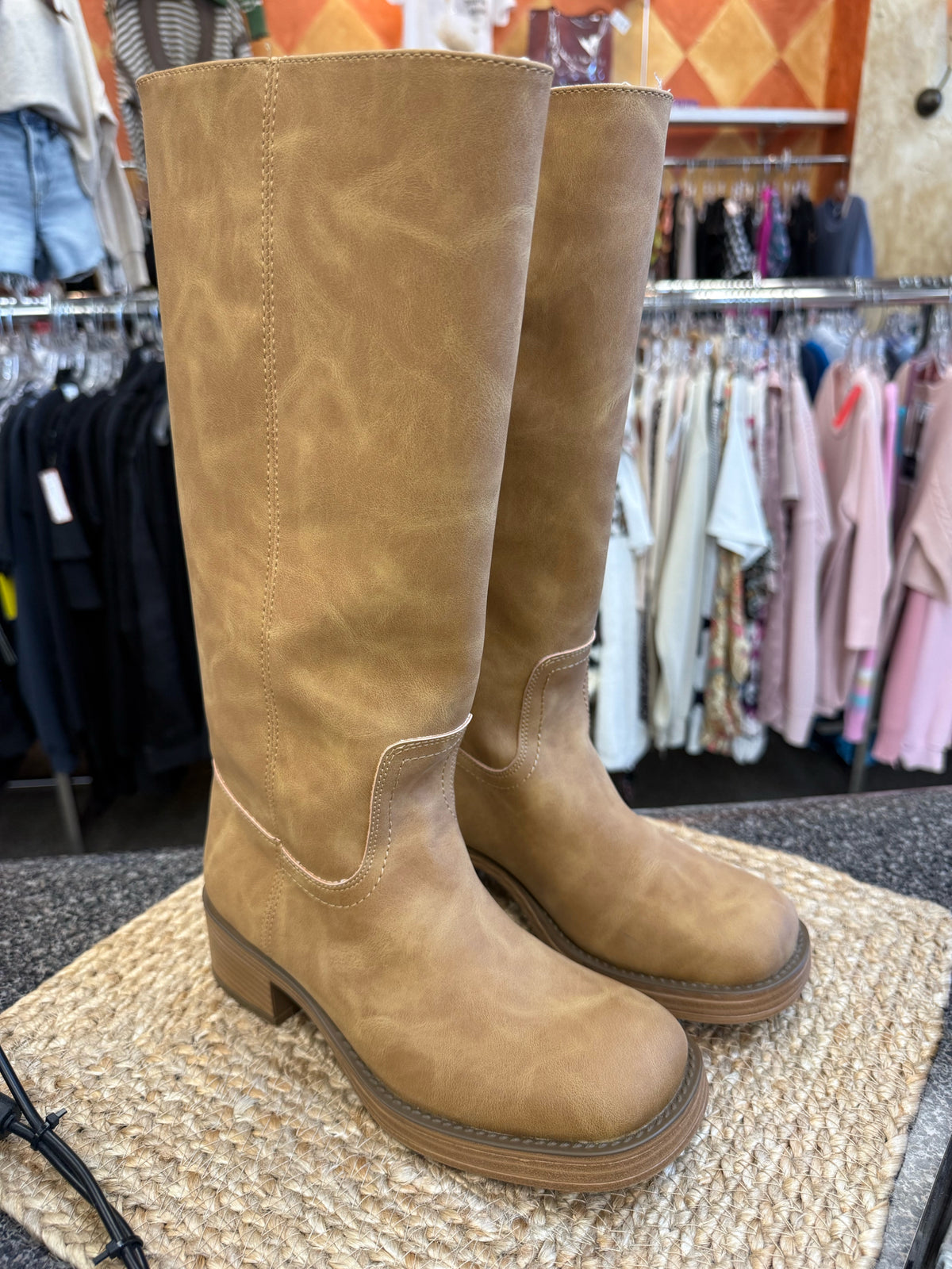 Pre-owned STEVE MADDEN Tan Size 6.5 Boot