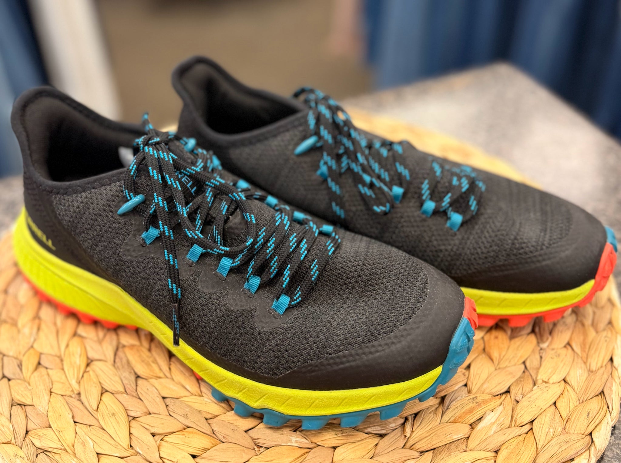 Pre-owned MERRELL Black Green Trim Size 7.5 Designer Sneaker