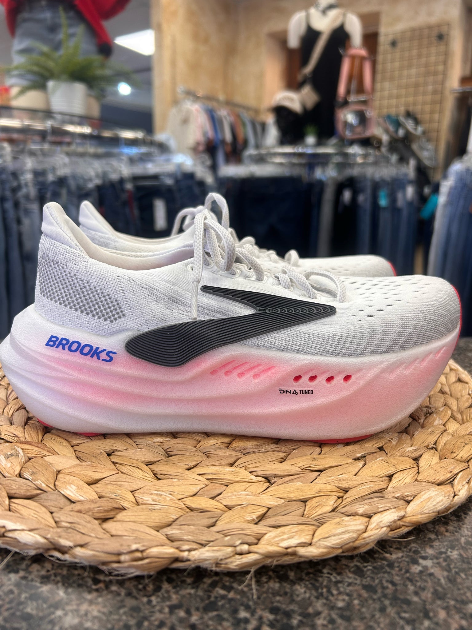 Pre-owned BROOKS White Hot Pink Trim Size 6 Designer Sneaker