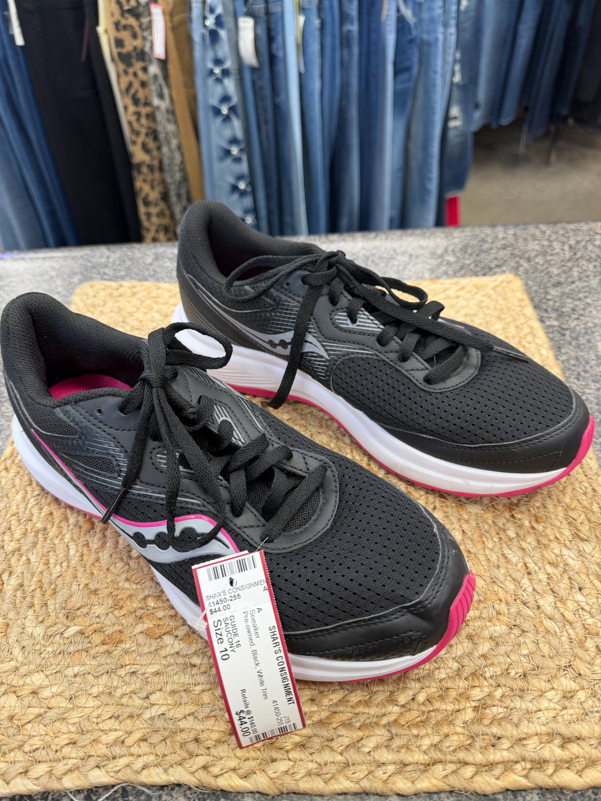 Pre-owned SAUCONY Black White Trim Size 10 Sneaker