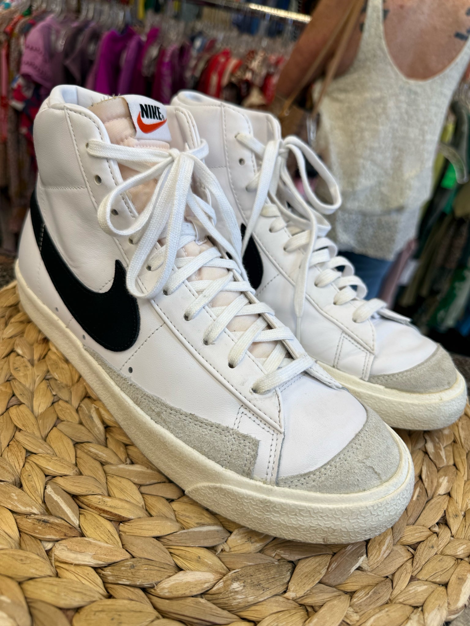 Pre-owned NIKE White Black Trim SHOE SIZE 10.5 MENS Sneakers