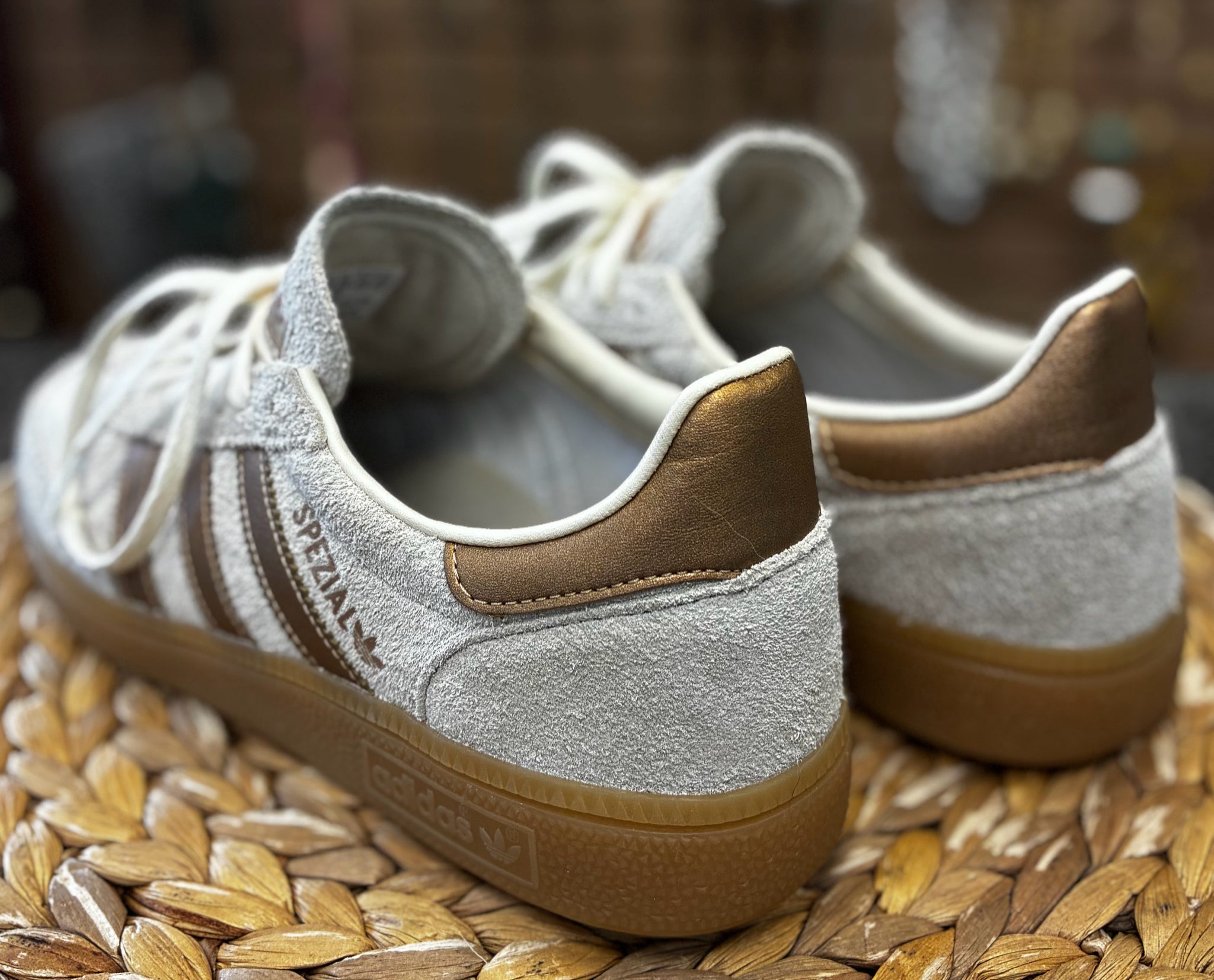 Pre-owned ADIDAS Cream Brown Trim Size 8 Designer Sneaker
