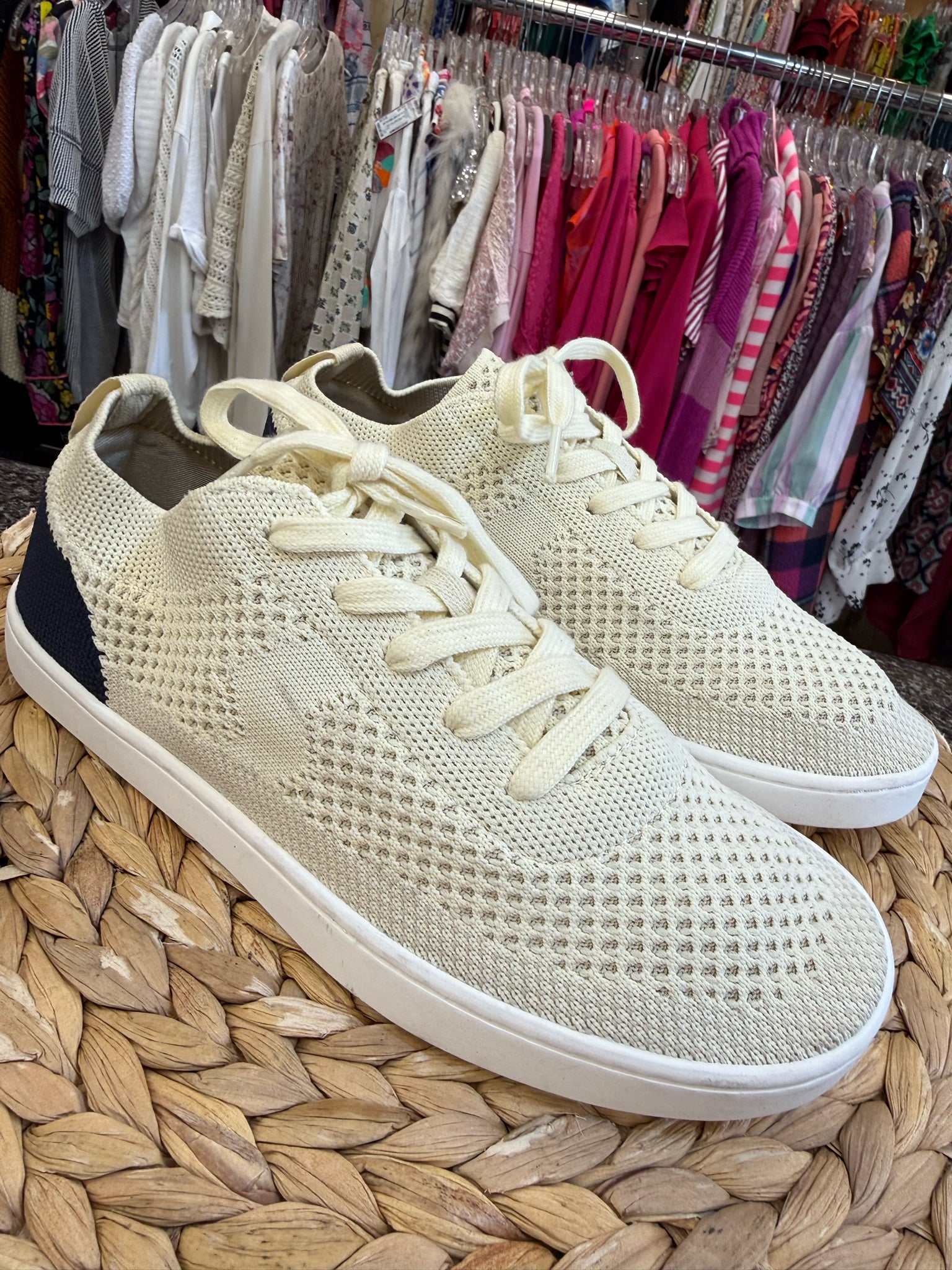 New Without Tag Suavs Cream Navy Trim Size 7.5 Designer Sneaker