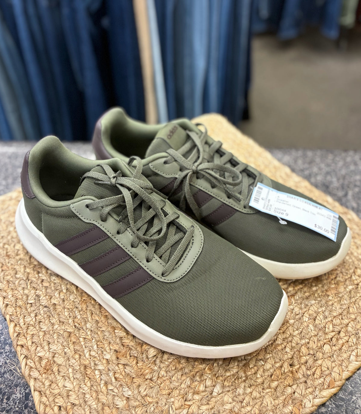 Pre-owned ADIDAS Green Black Trim Size 9 Sneaker