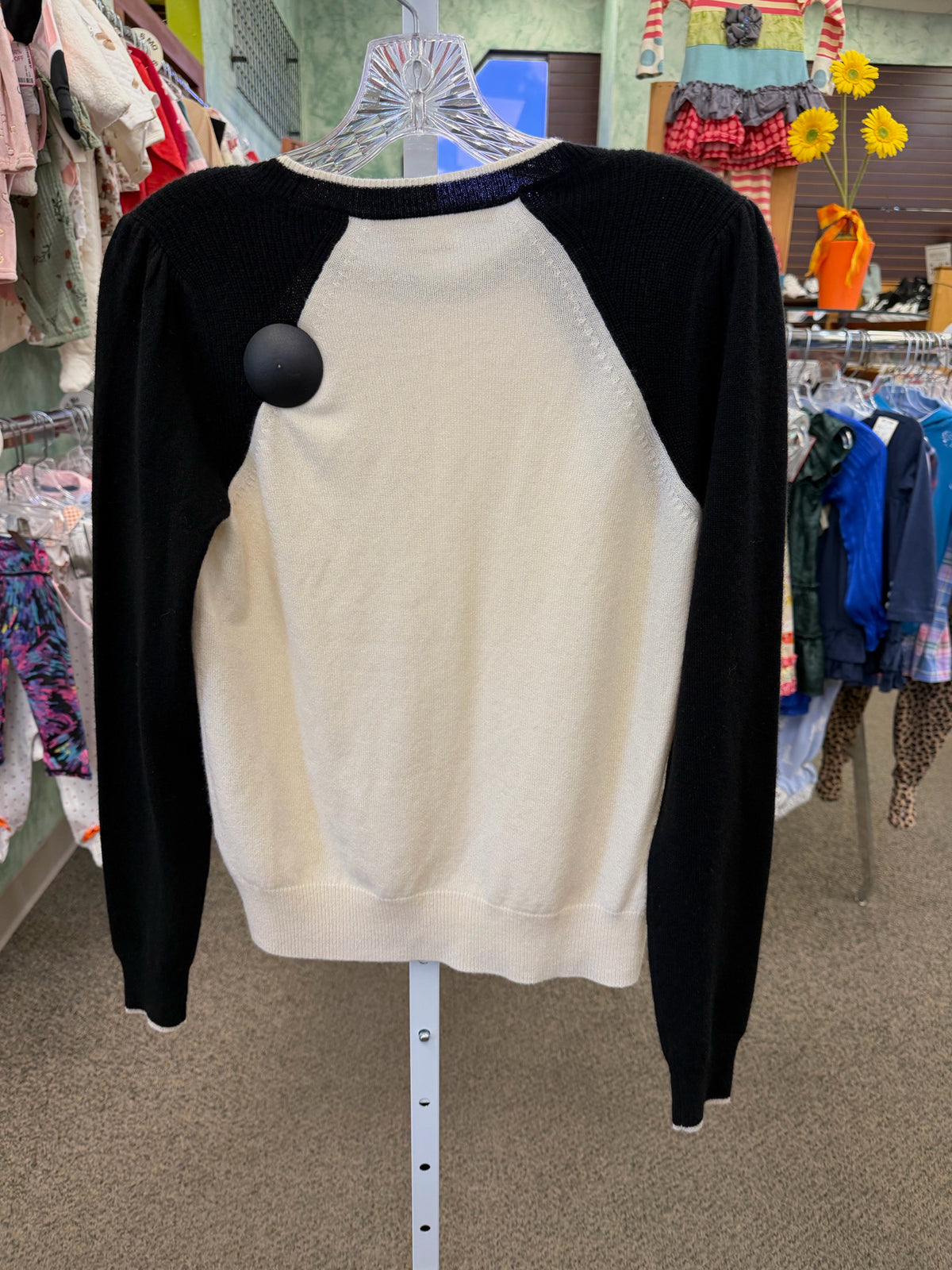 Pre-owned DEAR JOHN Ivory Black Size: M Long Sleeve Designer Sweater