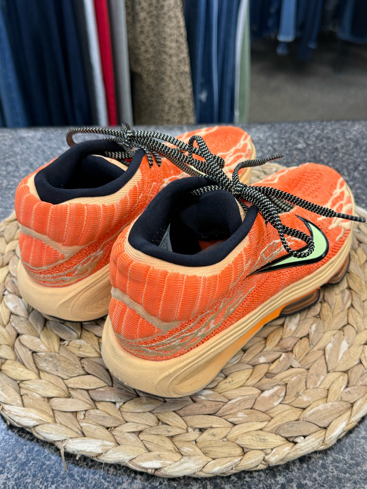 Pre-owned NIKE Orange Yellow Trim SHOE SIZE 7 MENS Designer Sneaker