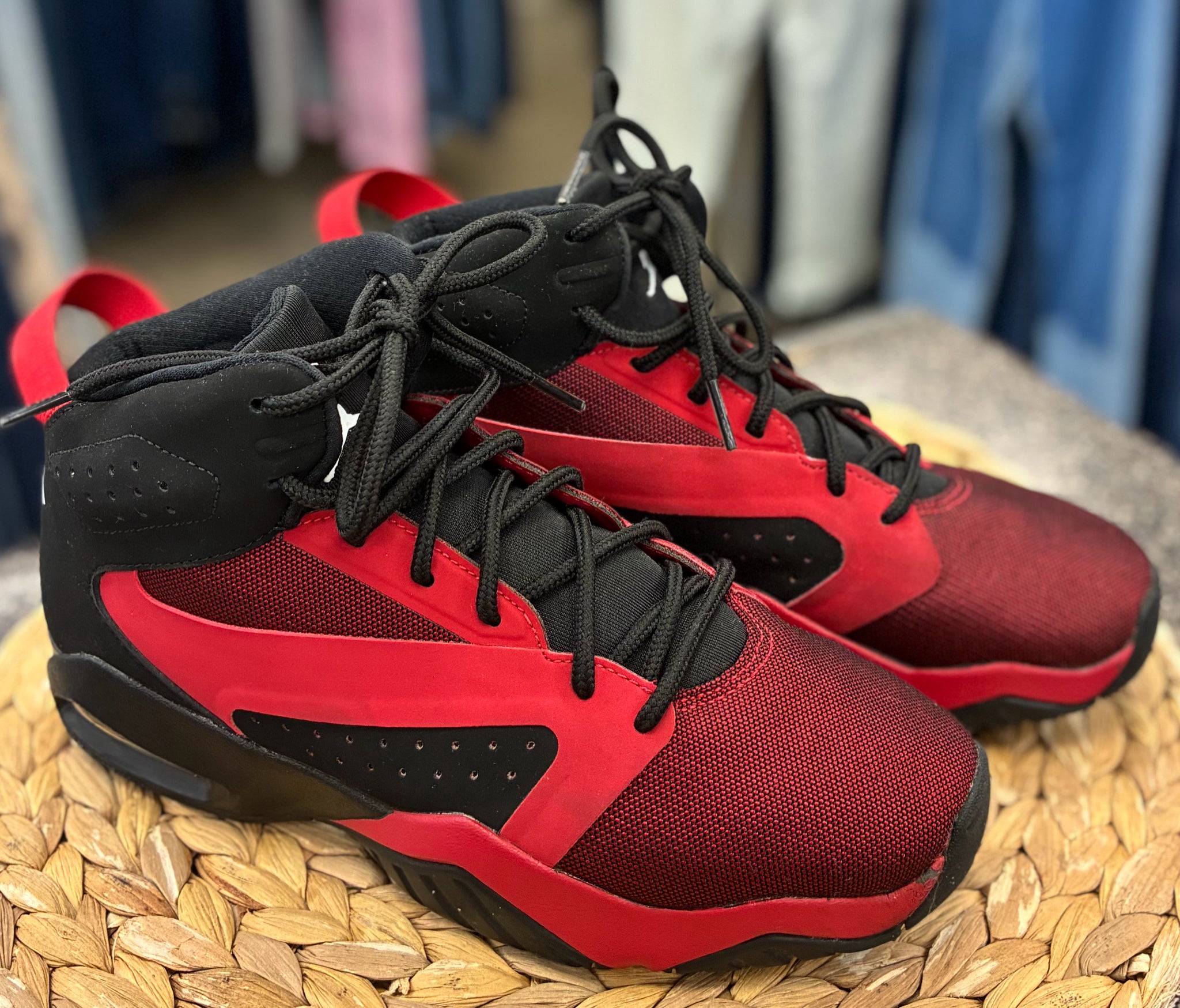 Pre-owned JORDAN Black Red C-SIZE 6.5 Boys Designer Sneaker