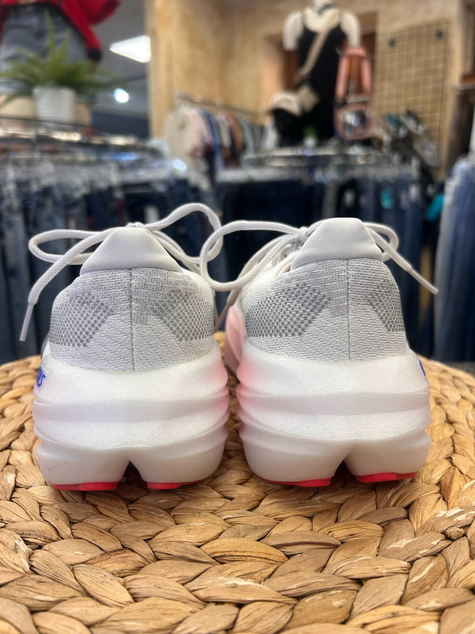 Pre-owned BROOKS White Hot Pink Trim Size 6 Designer Sneaker
