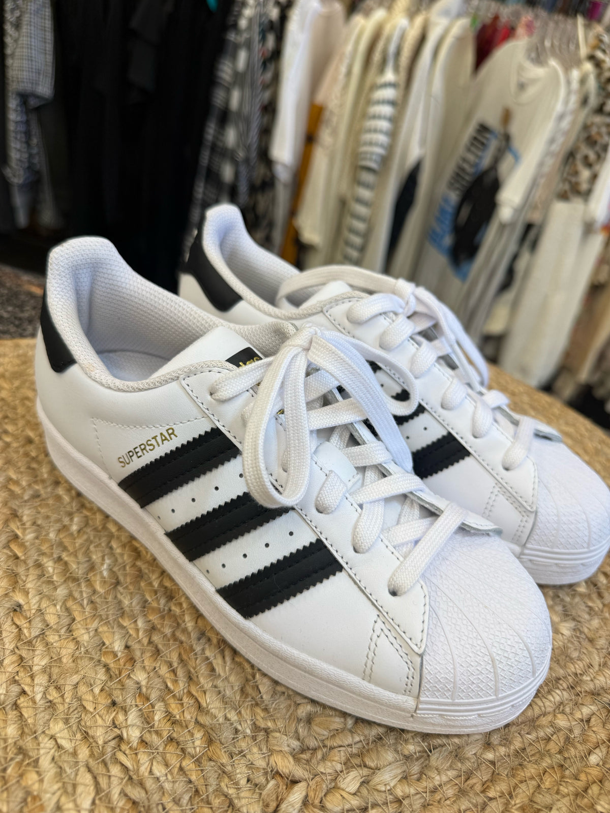 New Without Tag ADIDAS White Black Trim Shoe Size 3.5 Girls Sneaker
