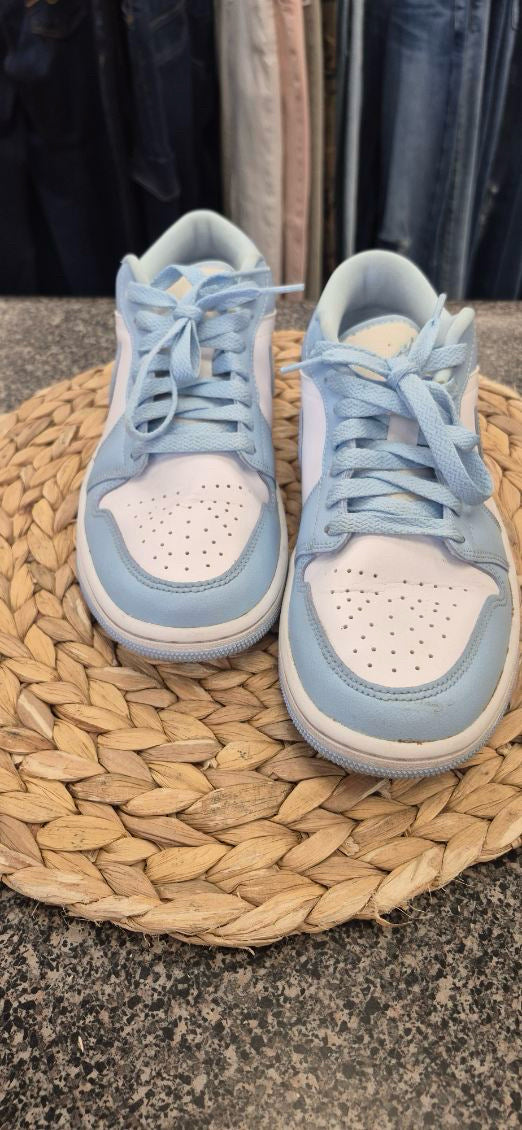 Pre-owned NIKE Light blue White Size 8 Designer Sneaker