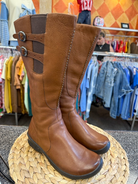 Pre-owned KEEN Brown Size 7 Designer Boot