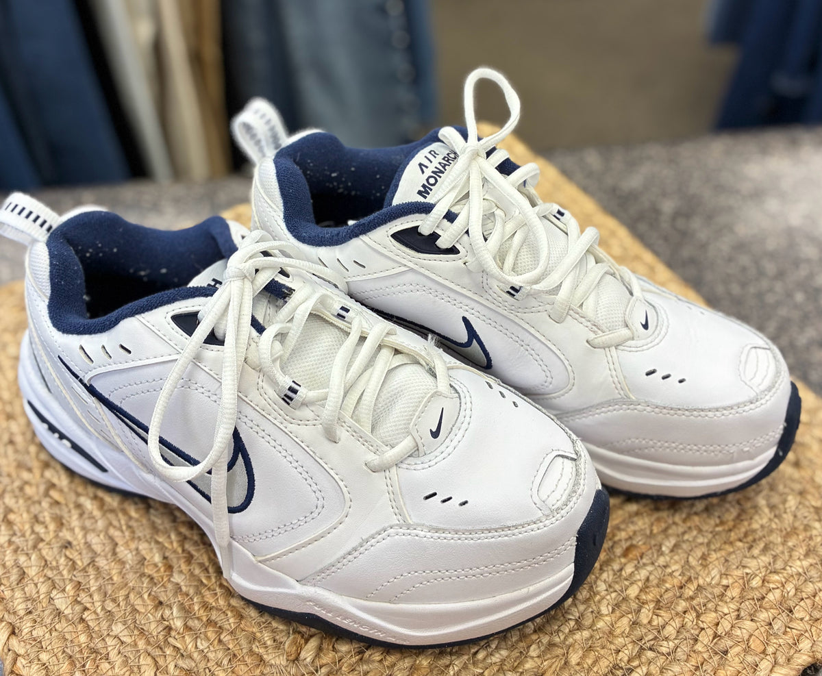Pre-owned NIKE White Navy Trim Size 6.5 Sneaker