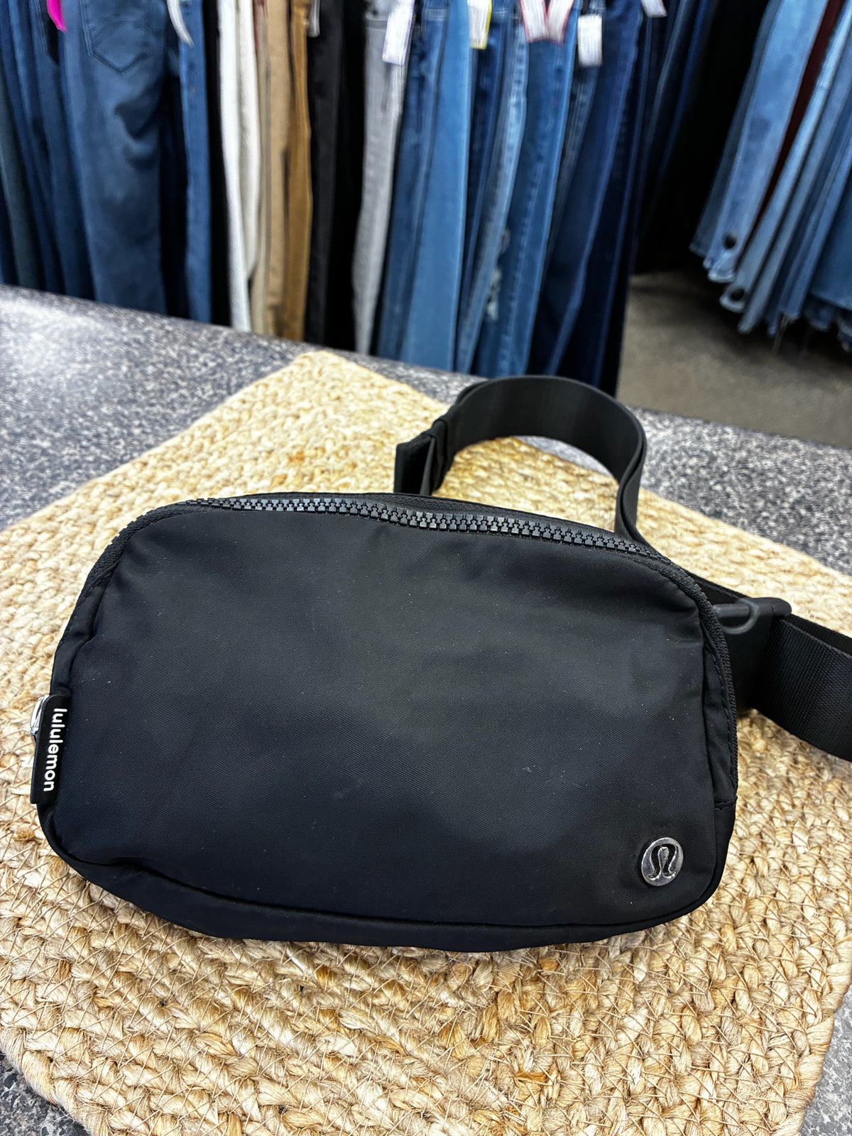 Pre-owned Lululemon Black S Fanny Pack Purse