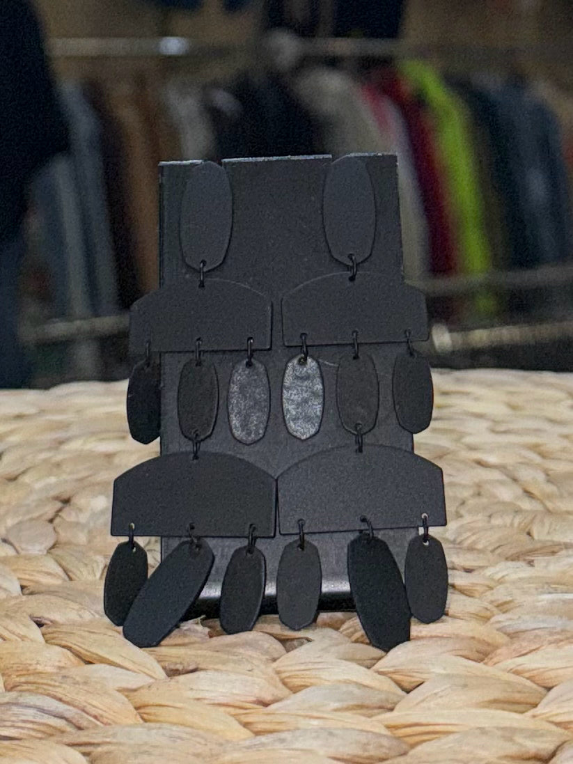 Pre-owned KENDRA SCOTT Black Designer Earring