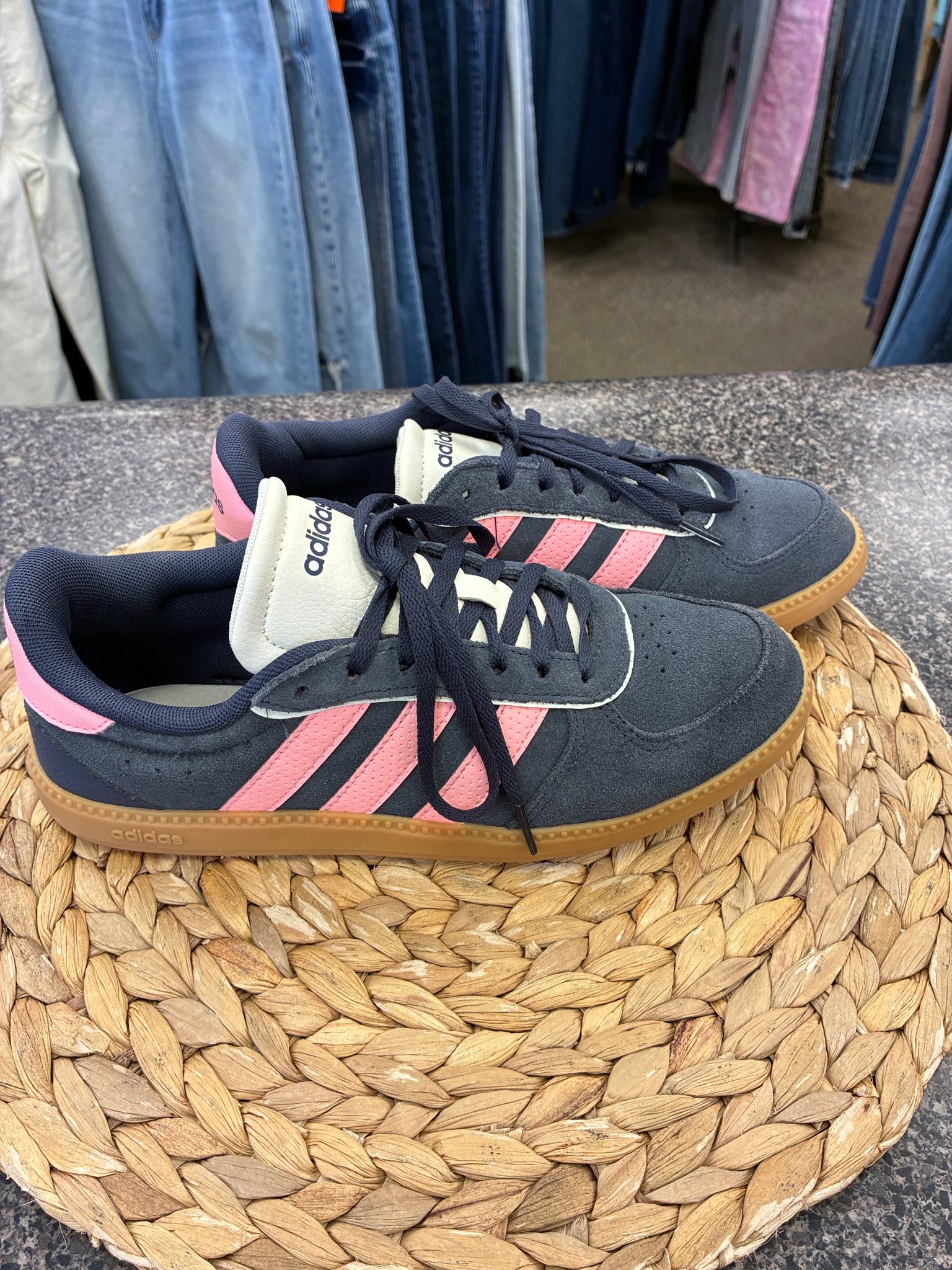 New Without Tag ADIDAS Blue Pink Trim Size 7.5 Sneaker