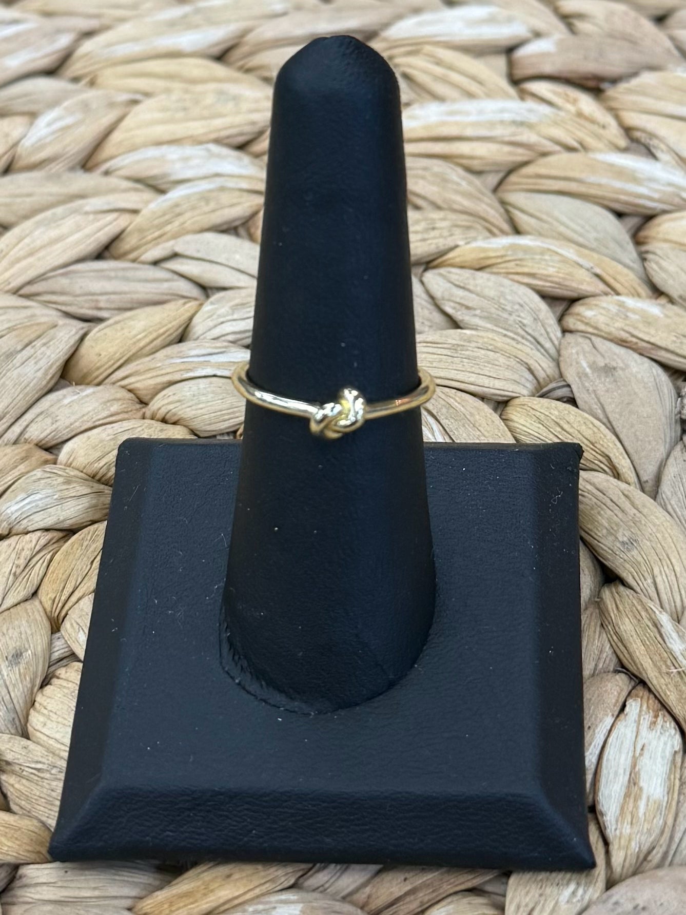 Pre-owned KENDRA SCOTT Gold Ring Size 7.5 Designer Ring