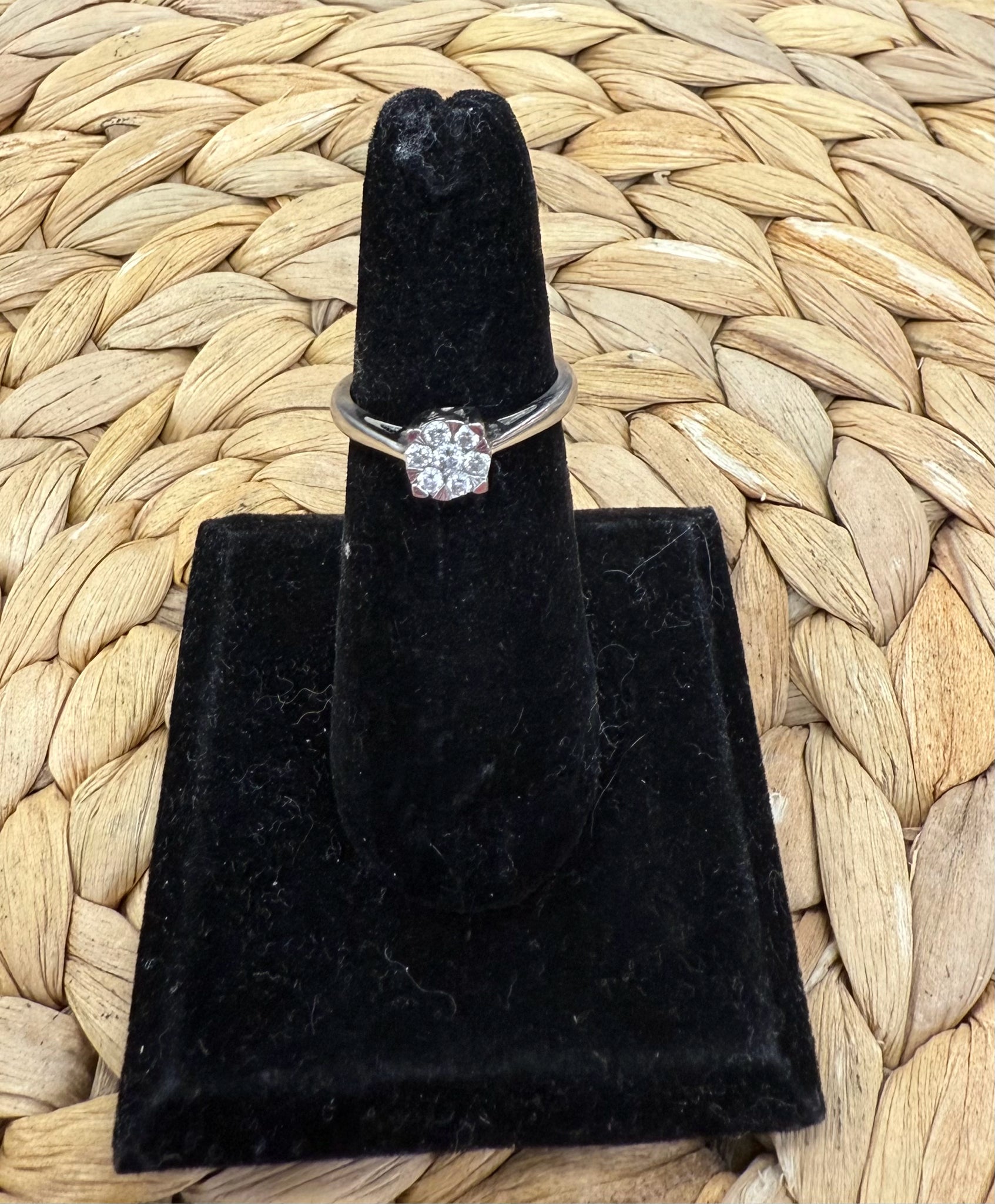 Pre-owned 14k gold Ring Size 7 Designer Ring