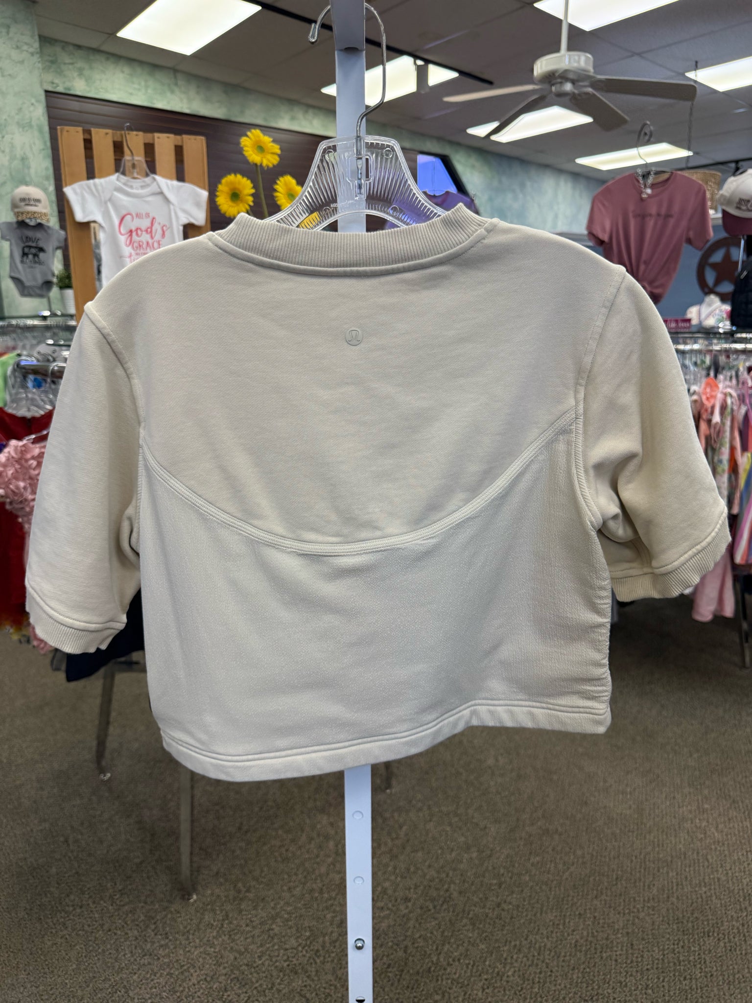 Pre-owned Lululemon Tan Size M Short Sleeve Sweatshirt