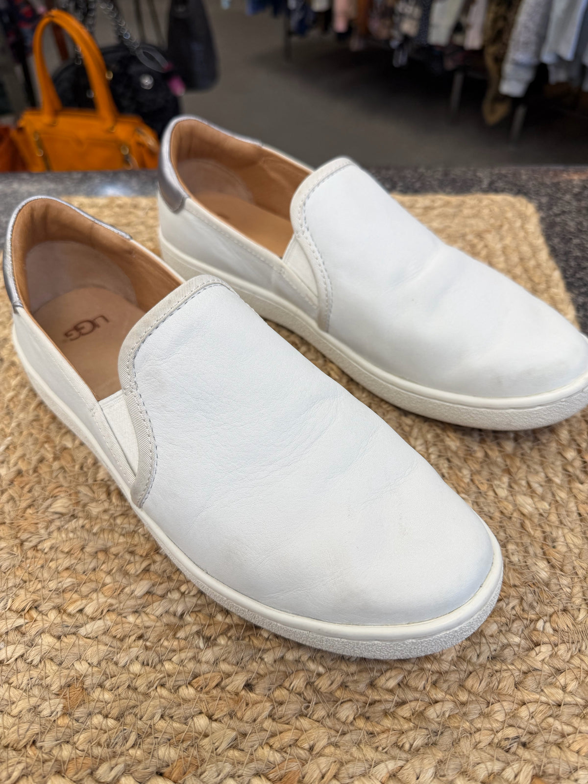 Pre-owned UGG Off white Silver Trim Size 9 Shoe