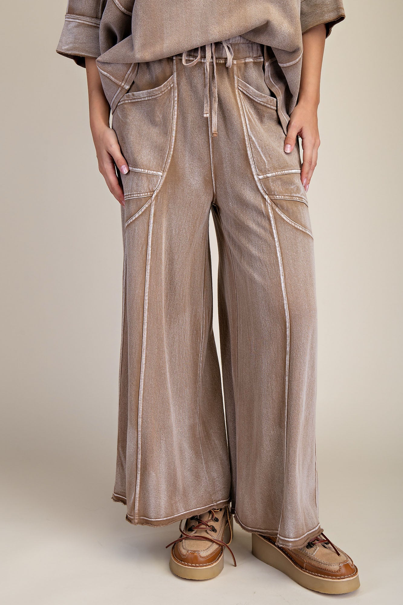 New EASEL Tan blend Size Small Pants