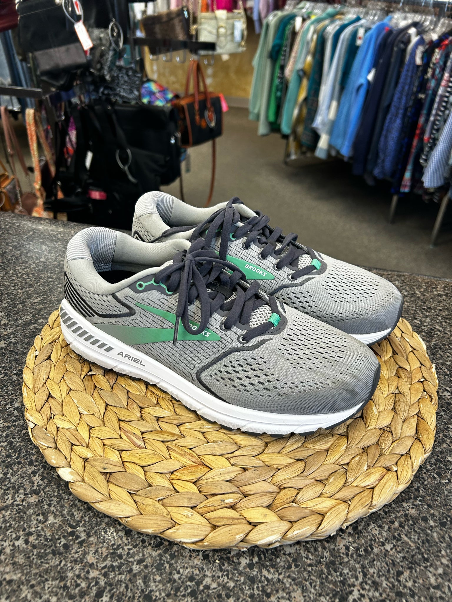 Pre-owned BROOKS Gray Green Size 9.5 Designer Sneaker