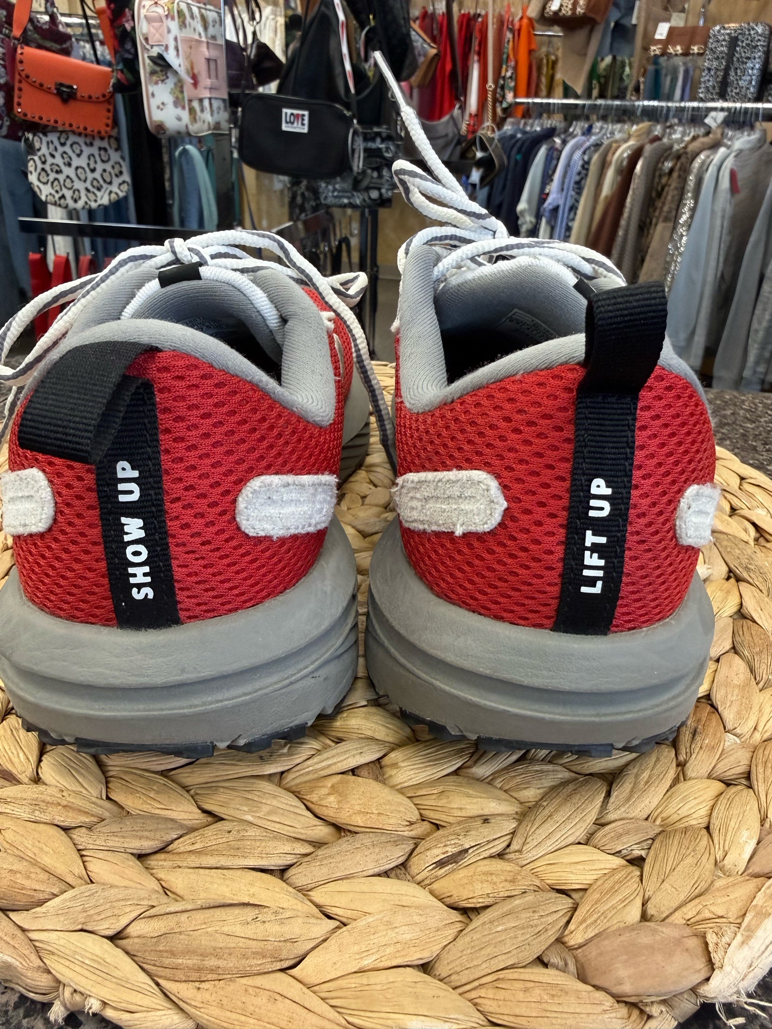 Pre-owned BROOKS Red Gray Trim Size 9.5 Designer Sneaker