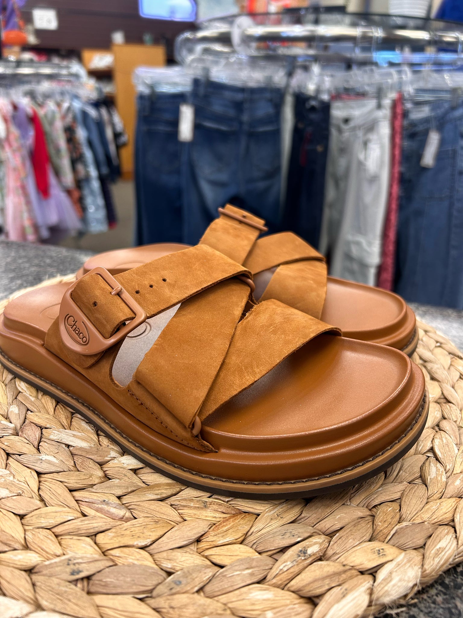 Pre-owned CHACO Light Bronze Size 8 Designer Sandal