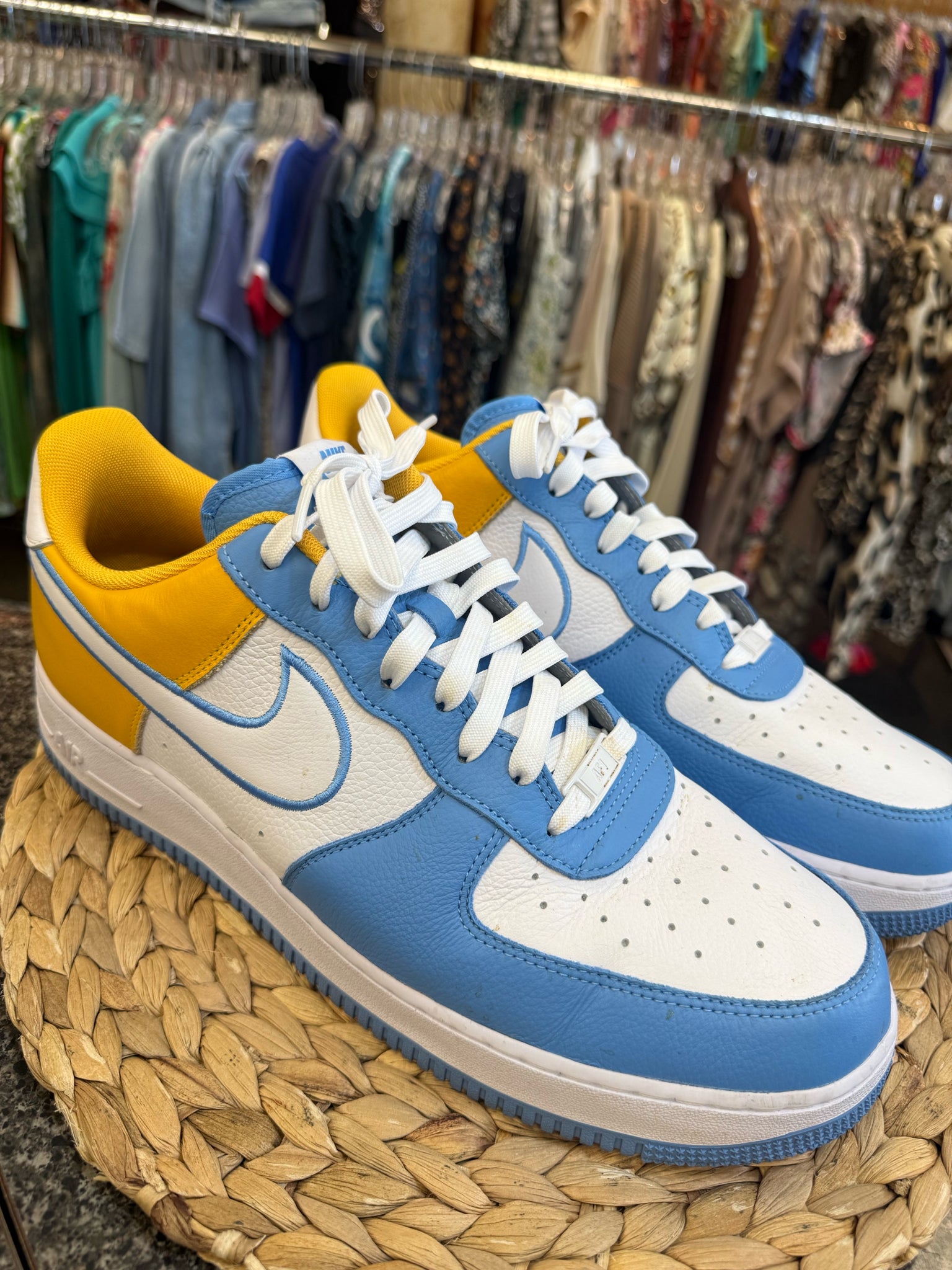 Pre-owned NIKE White Yellow Trim SHOE SIZE 13 MENS Designer Sneaker