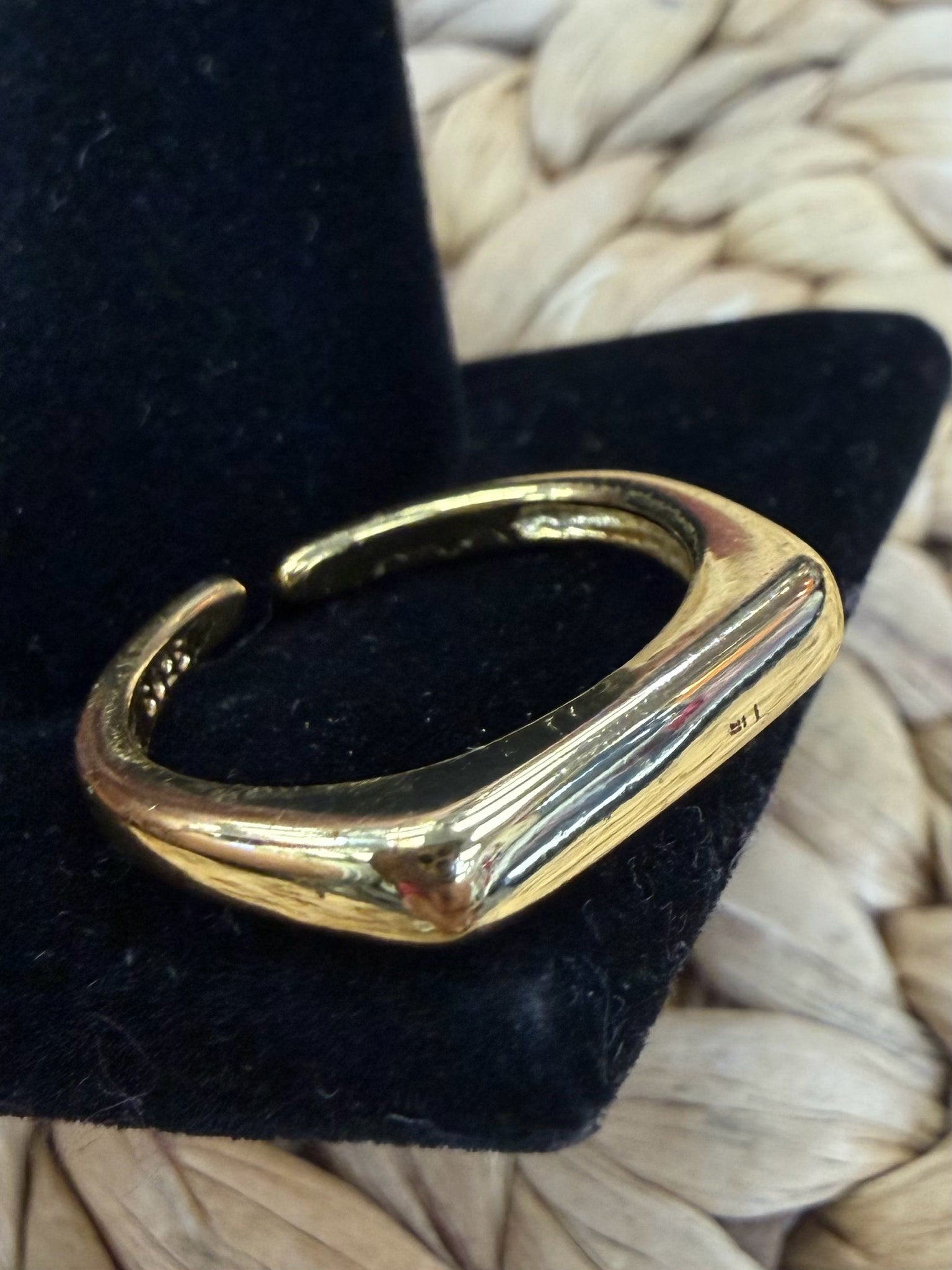 Pre-owned KENDRA SCOTT Gold Ring Size 7.5 Designer Ring