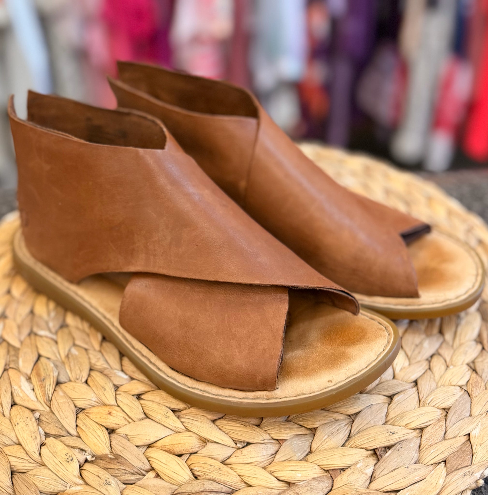 Pre-owned BORN Brown Size 8 Designer Sandal