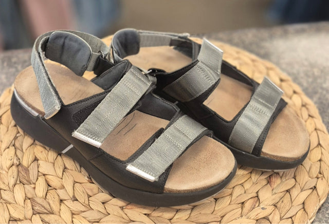 Pre-owned NAOT Silver Black Size 7 Designer Sandal