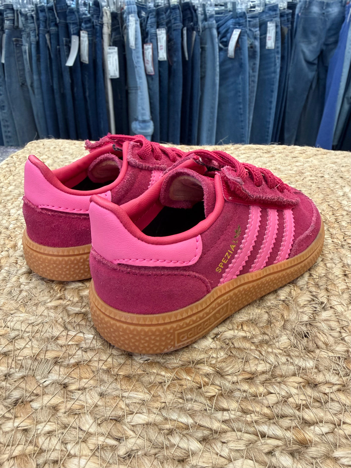 Pre-owned ADIDAS Dark pink Pink Trim Shoe Size 6 Girls Sneaker