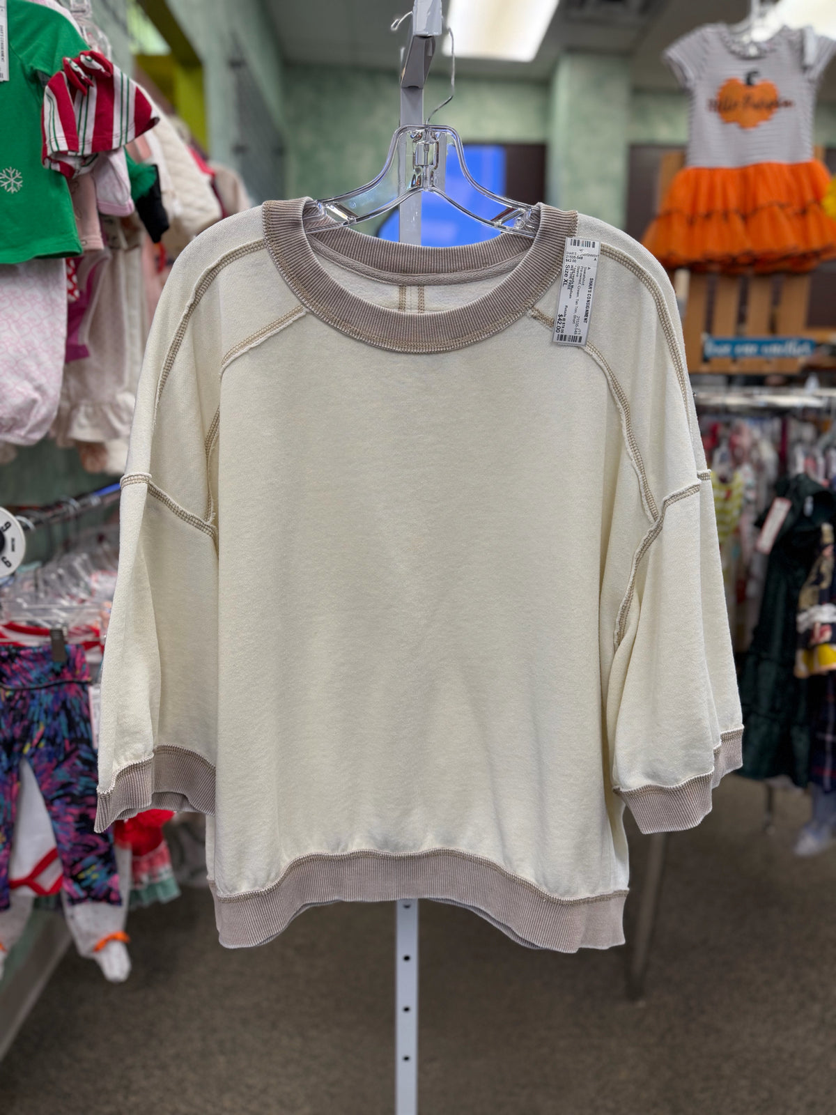 Pre-owned WE THE FREE Cream Tan Trim Size XL Short Sleeve Sweatshirt