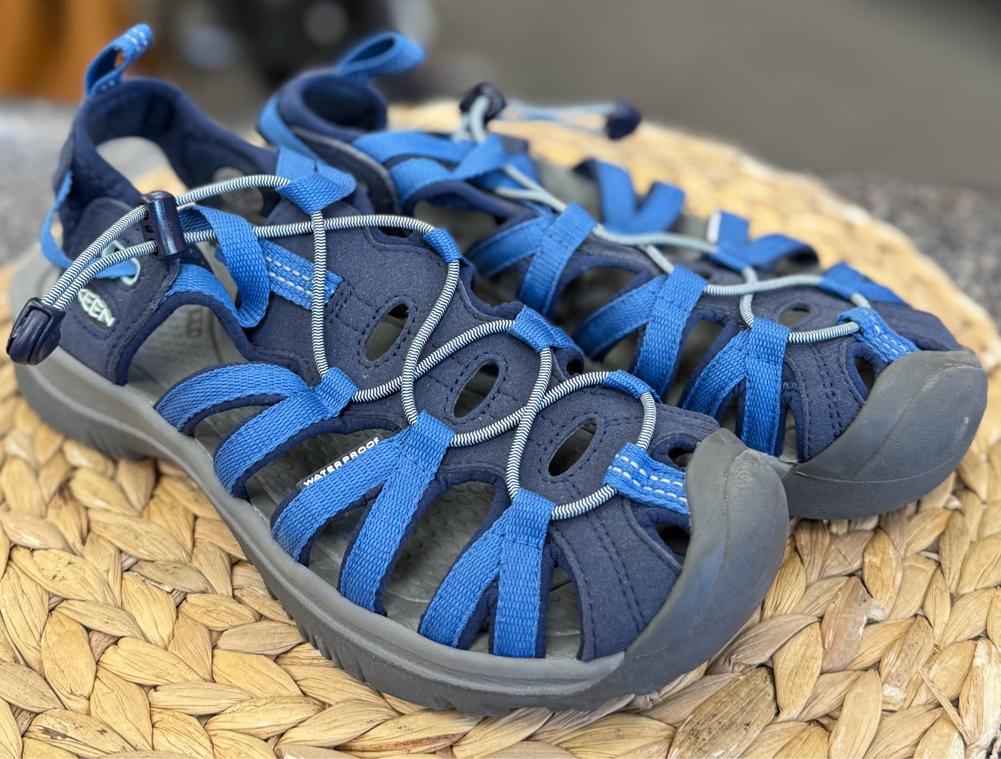 Pre-owned KEEN Navy Blue Trim Size 8 Designer Sandal