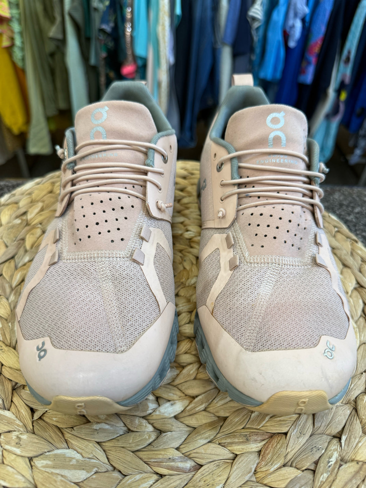 Pre-owned On Cloud Pink Gray Size 9 Designer Sneaker
