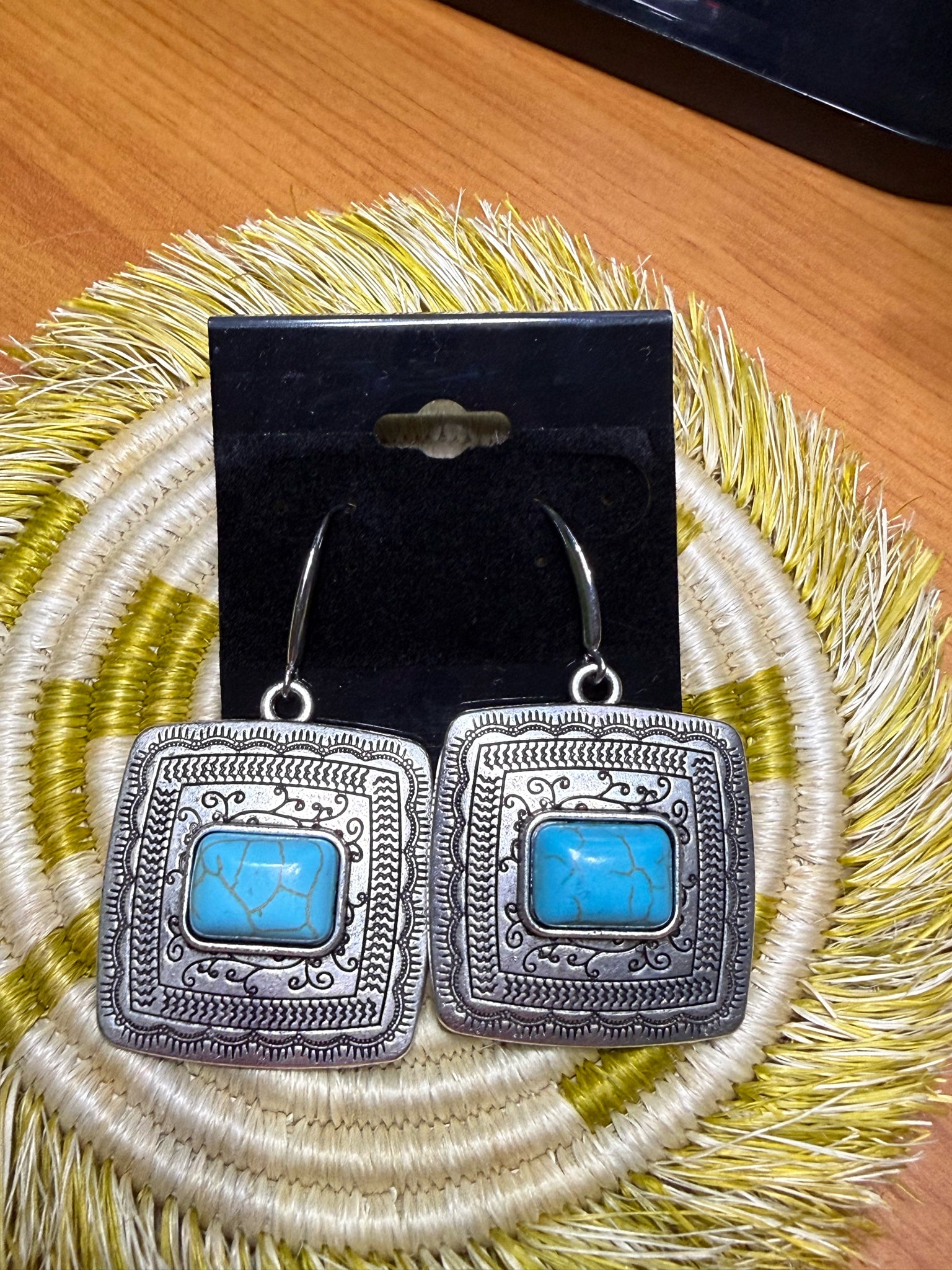 New WETSEAL Silver Turquoise Earring