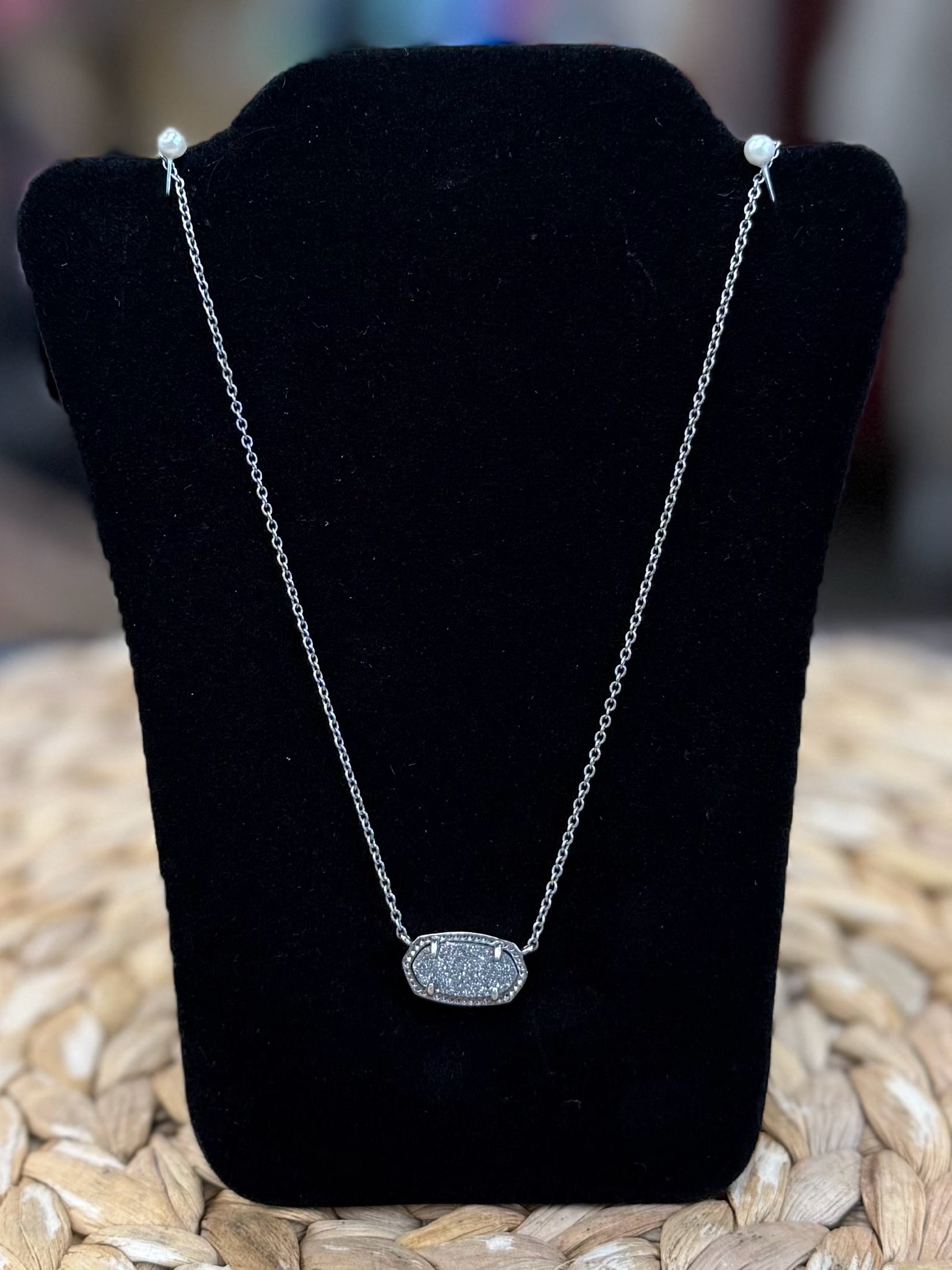 Pre-owned KENDRA SCOTT Silver sparkle Designer Necklace