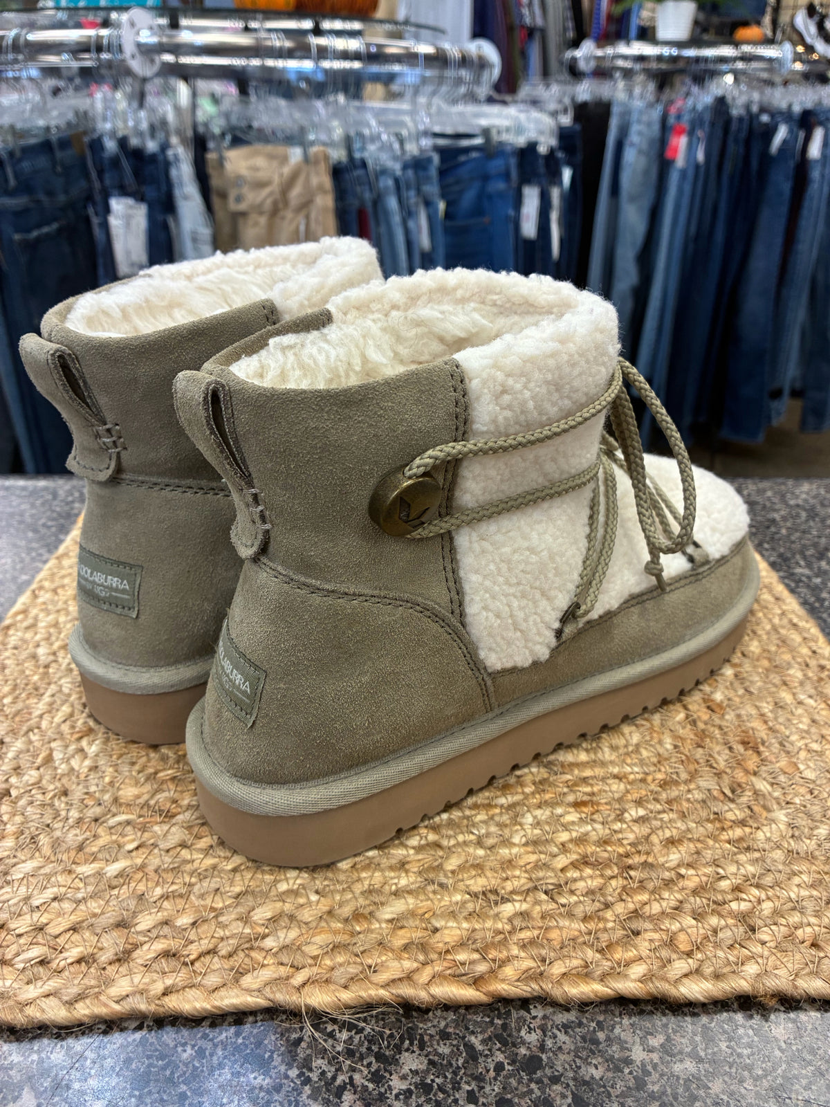 Pre-owned UGG Olive green Cream Size 9 Designer Bootie