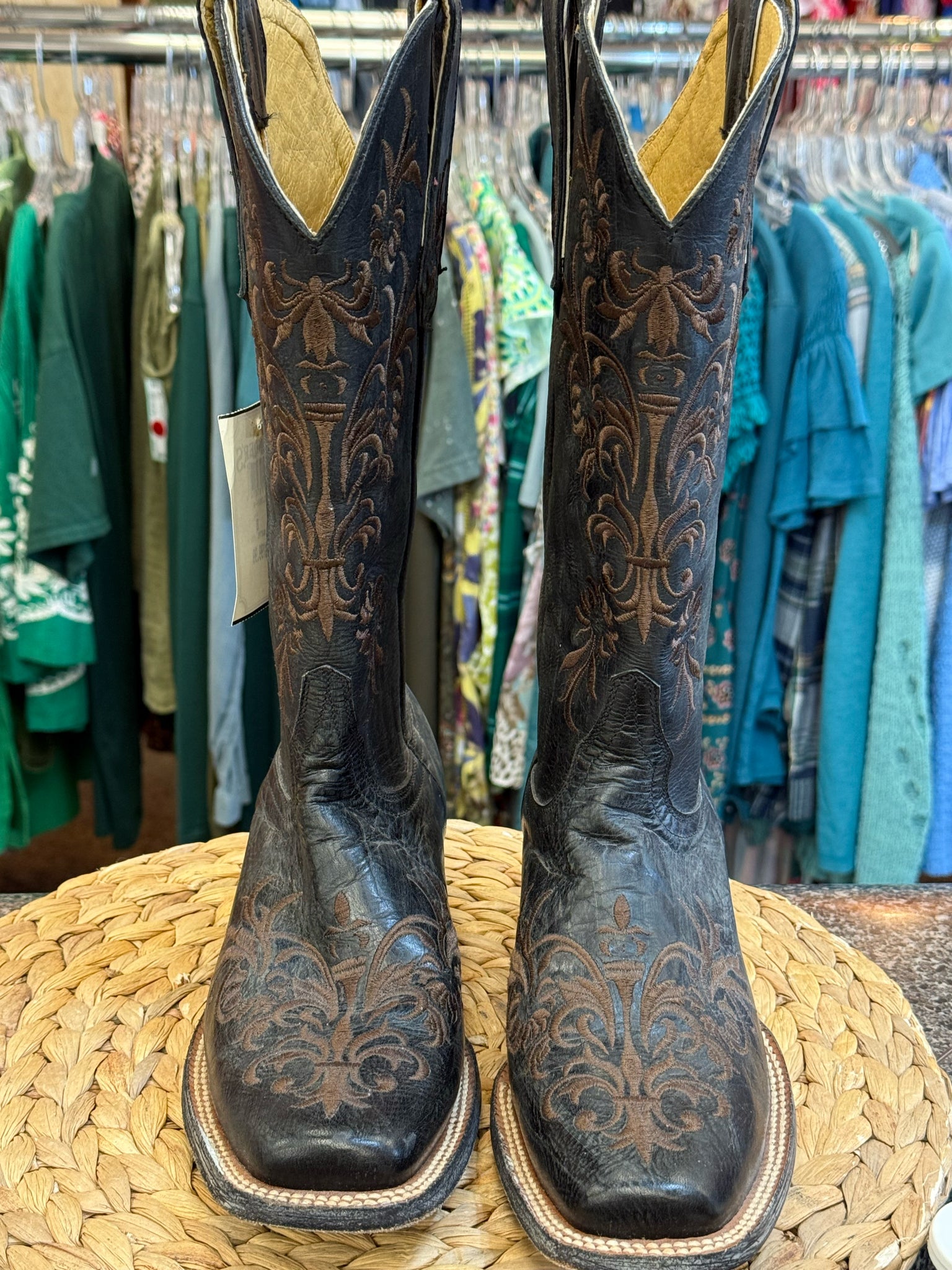 New with Tag CAVENDERS Black Brown Size 8.5 Designer Boot