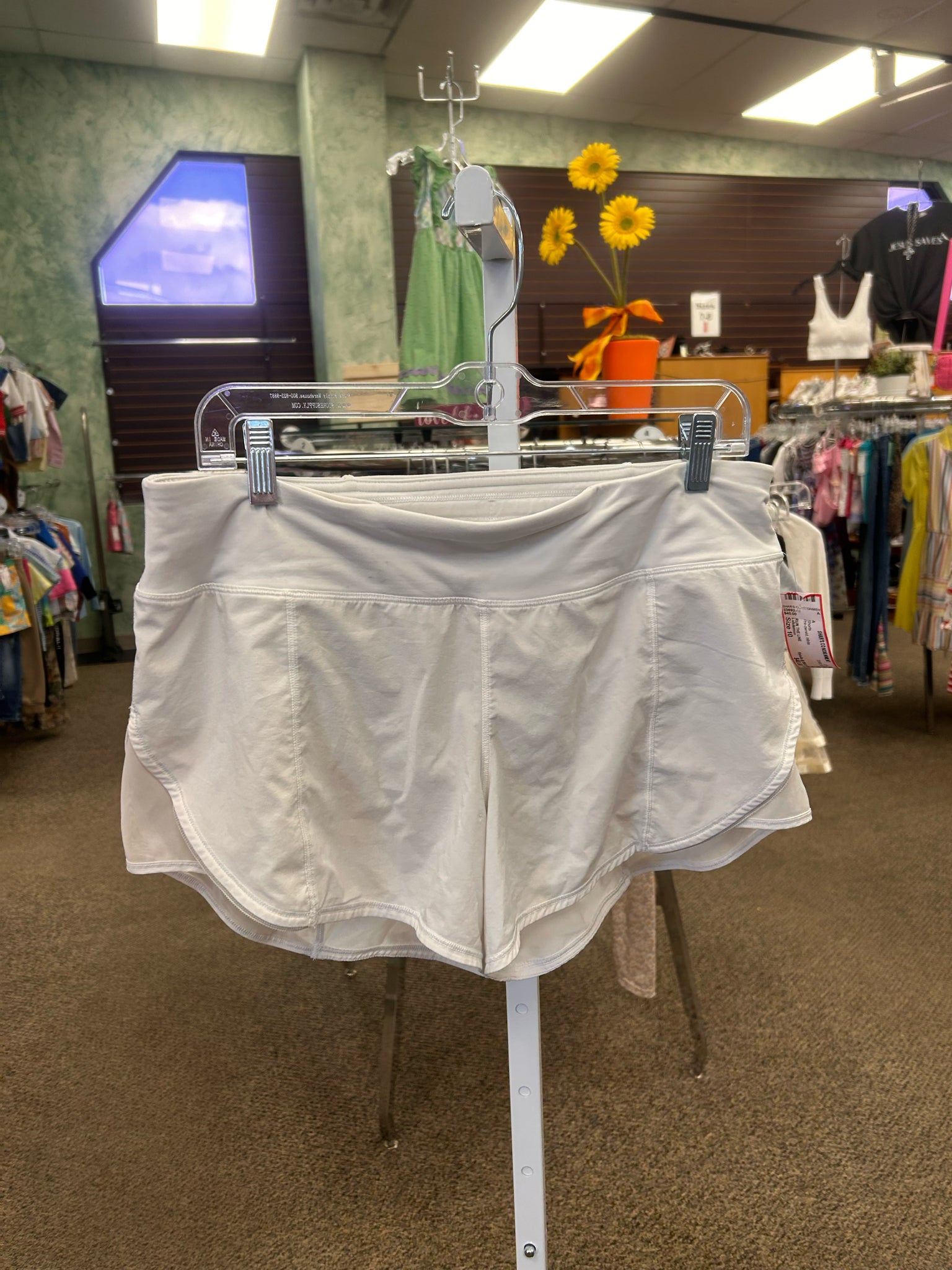 Pre-owned Lululemon White Size 10 Shorts