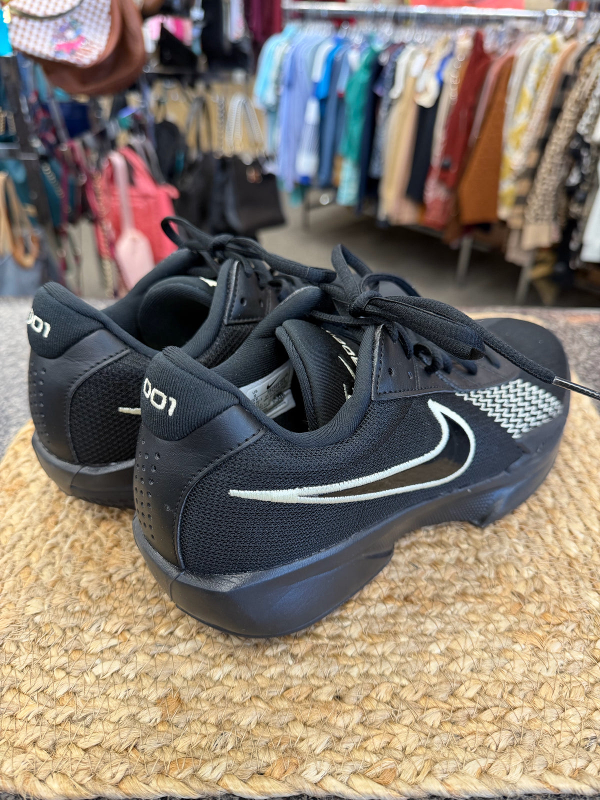 Pre-owned NIKE Black White Trim Size 9 Designer Sneaker